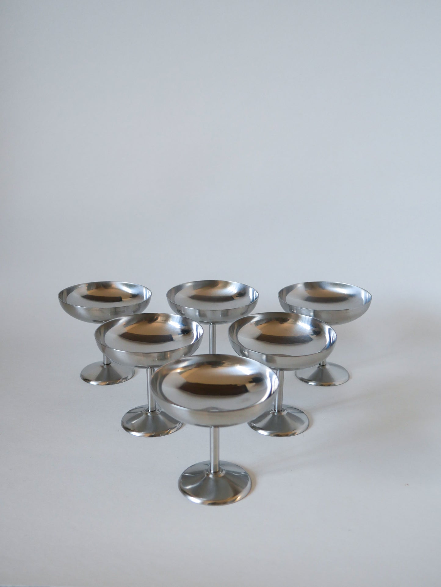 Lot de 6 coupes à champagne en inox à pied fin mates Design 1970