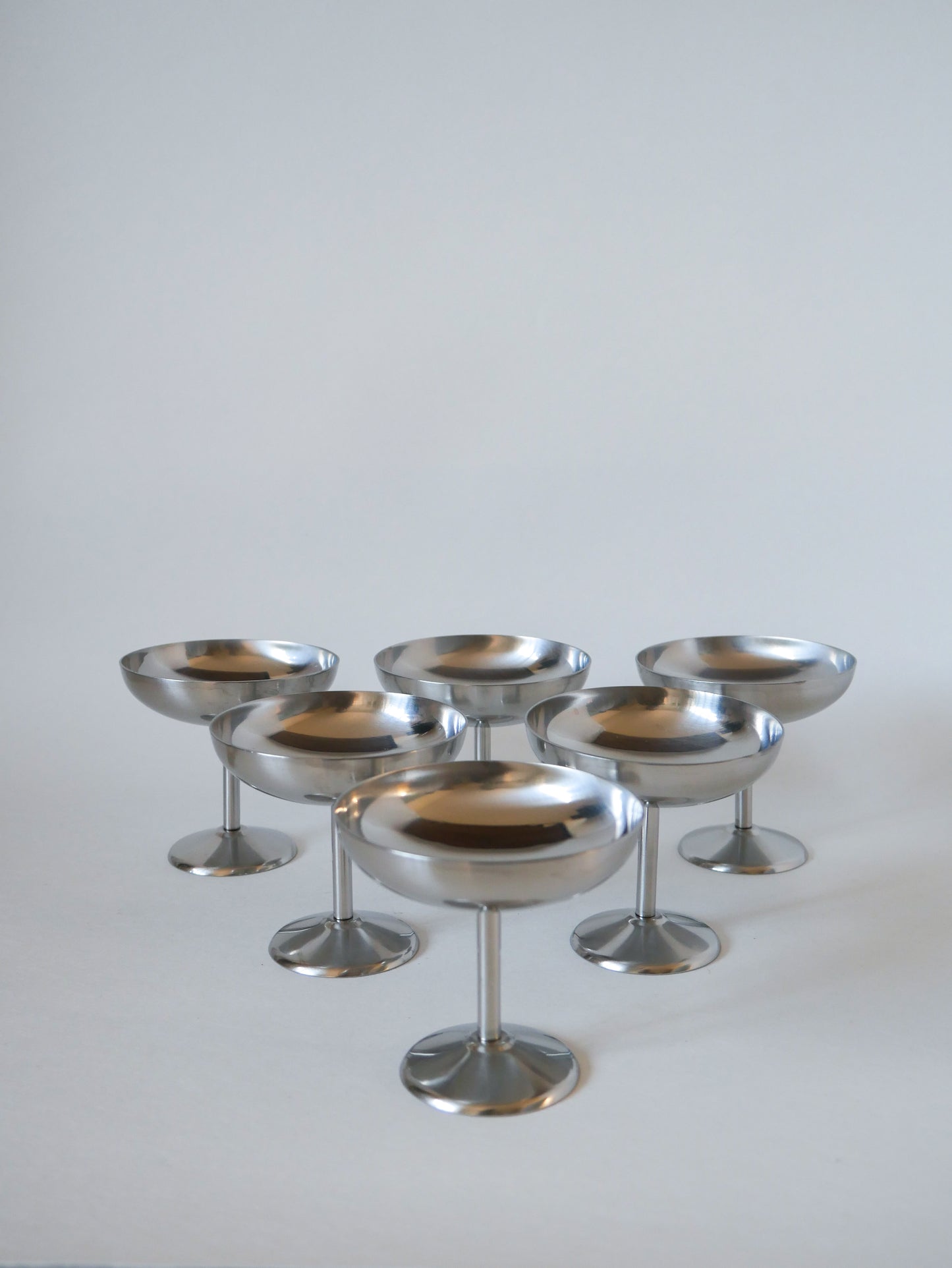Lot de 6 coupes à champagne en inox à pied fin mates Design 1970