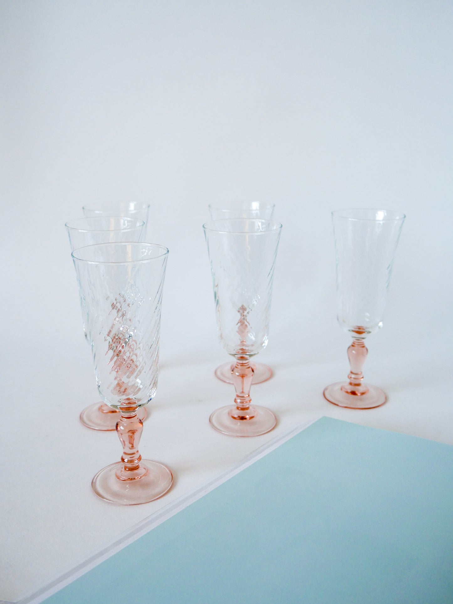 Lot de 6 flûtes à champagne Rosaline bicolore France 1960-1970