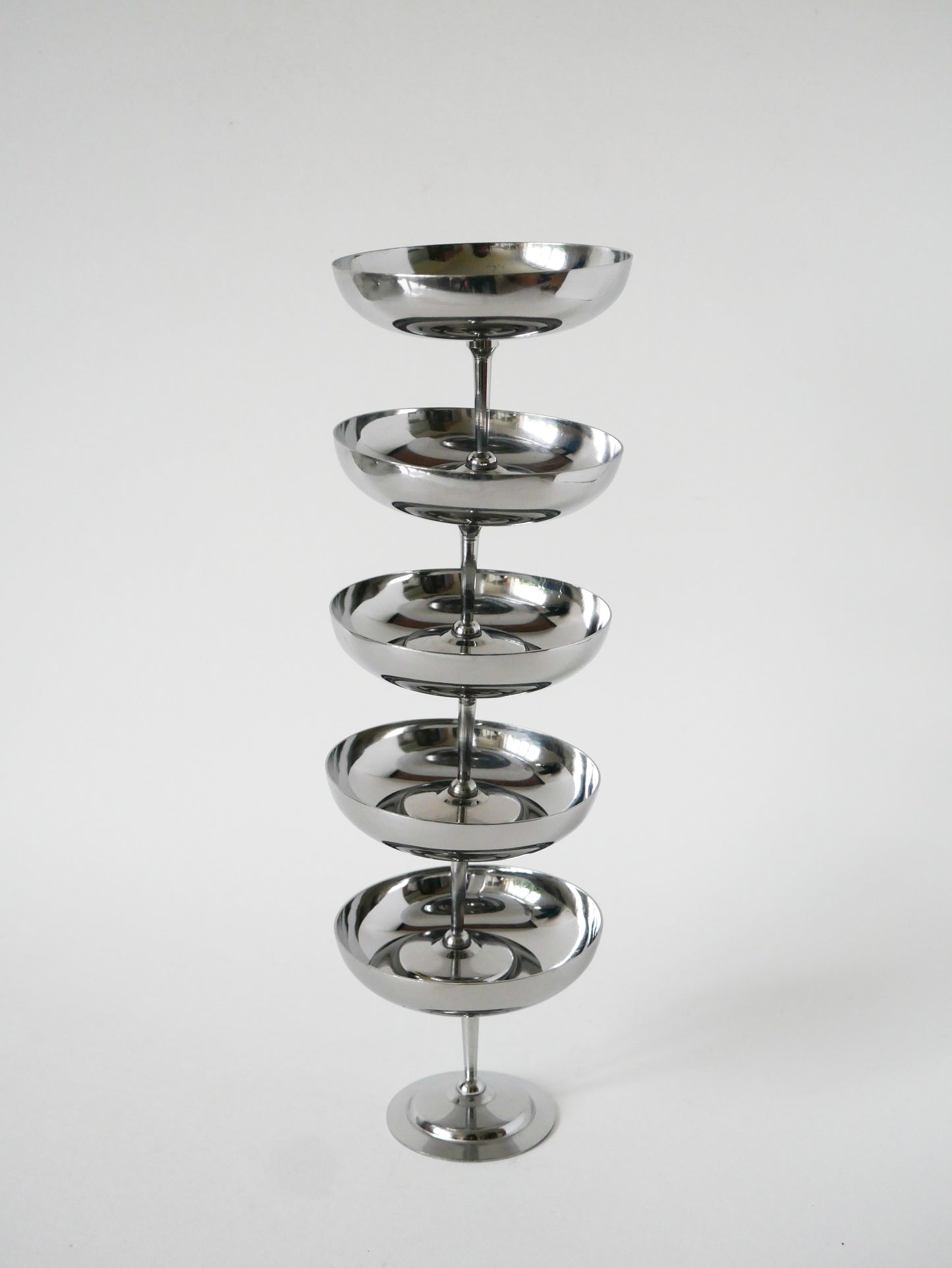 Lot de 5 coupes en inox, pieds haut et fin, Design, 1970 - 8 X 9 cm