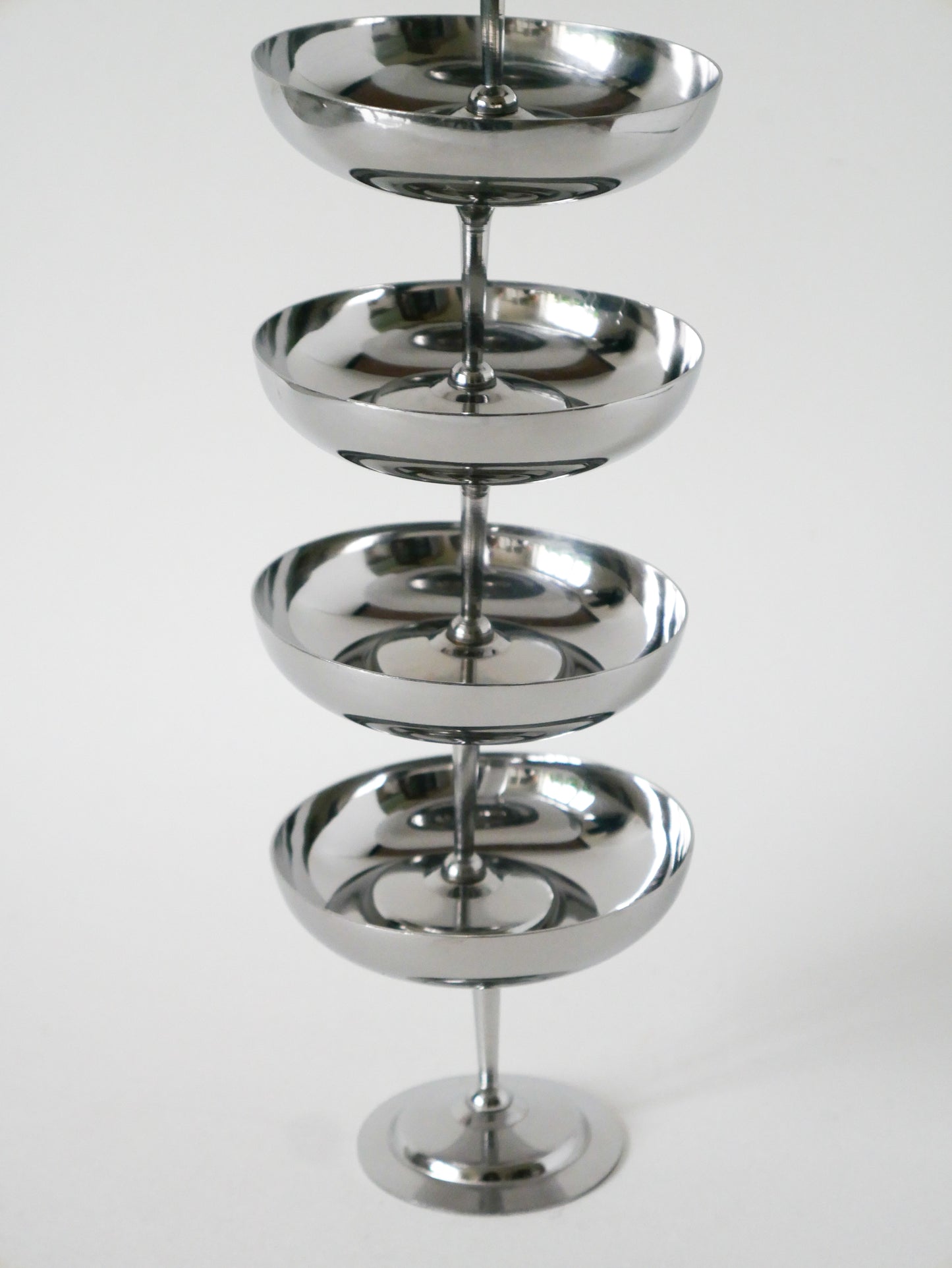 Lot de 5 coupes en inox, pieds haut et fin, Design, 1970 - 8 X 9 cm