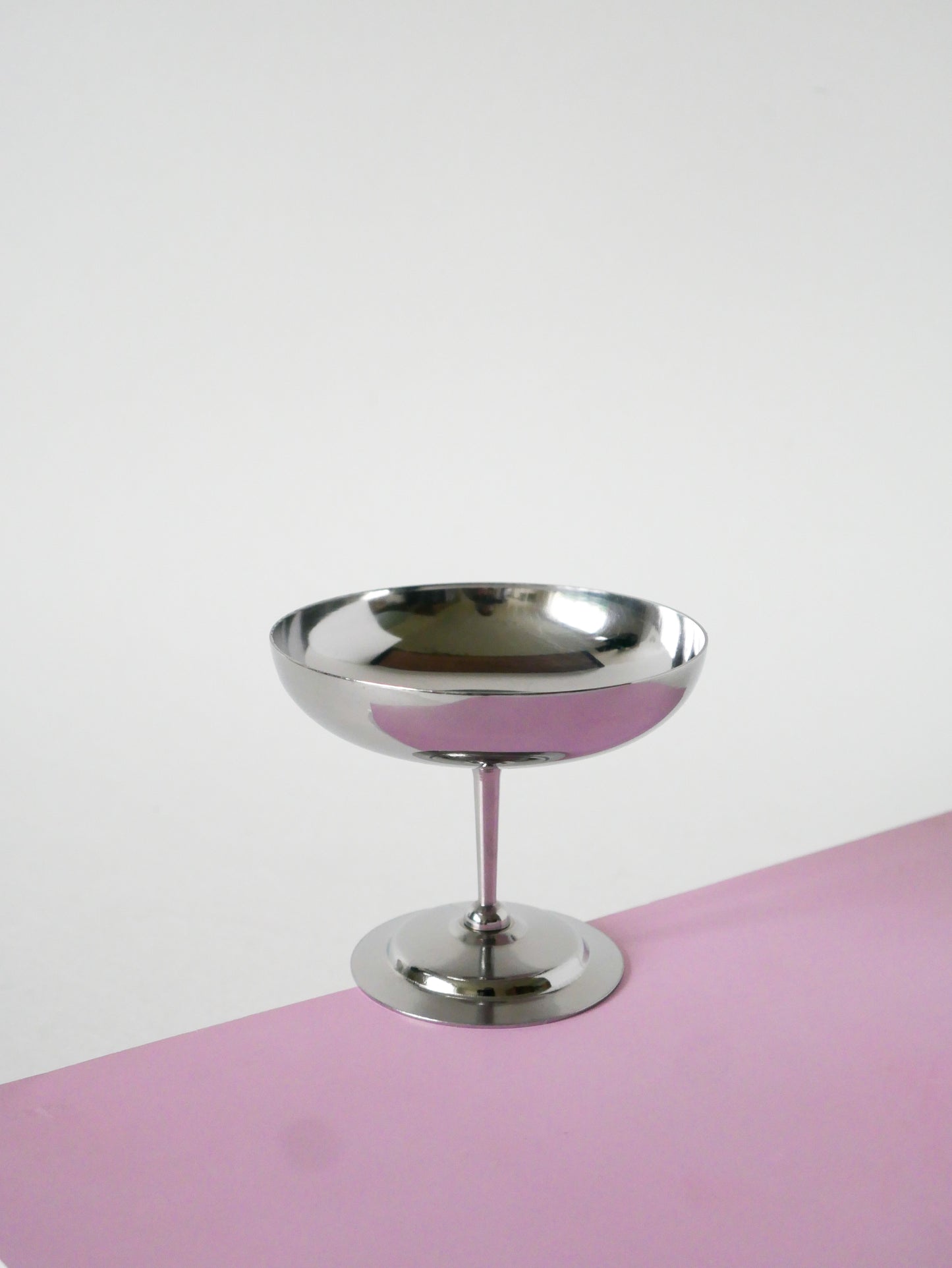 Lot de 5 coupes en inox, pieds haut et fin, Design, 1970 - 8 X 9 cm