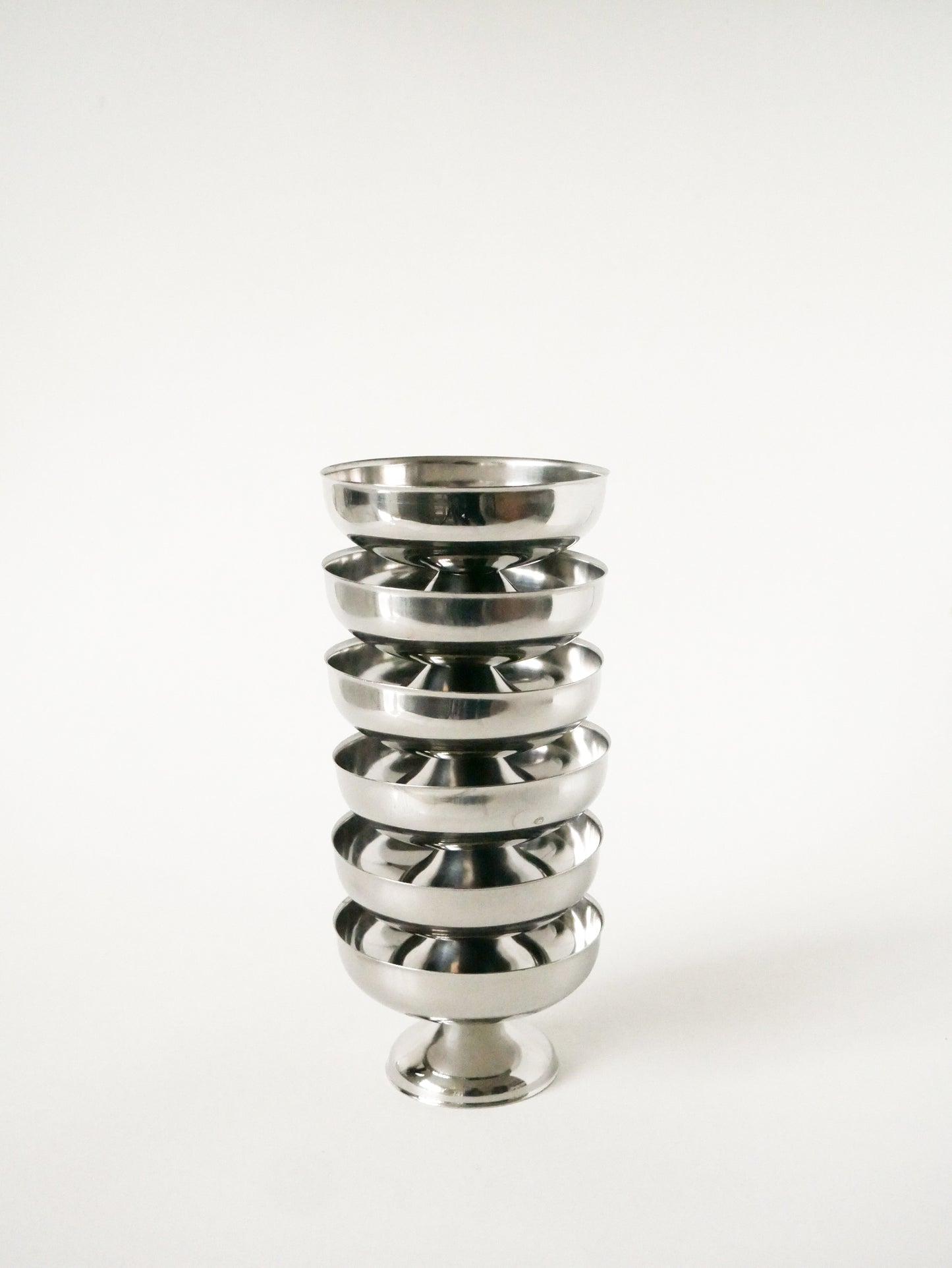 Lot de 6 coupes en inox pieds bas et large, Design, 1970 - 10.5 X 6 cm