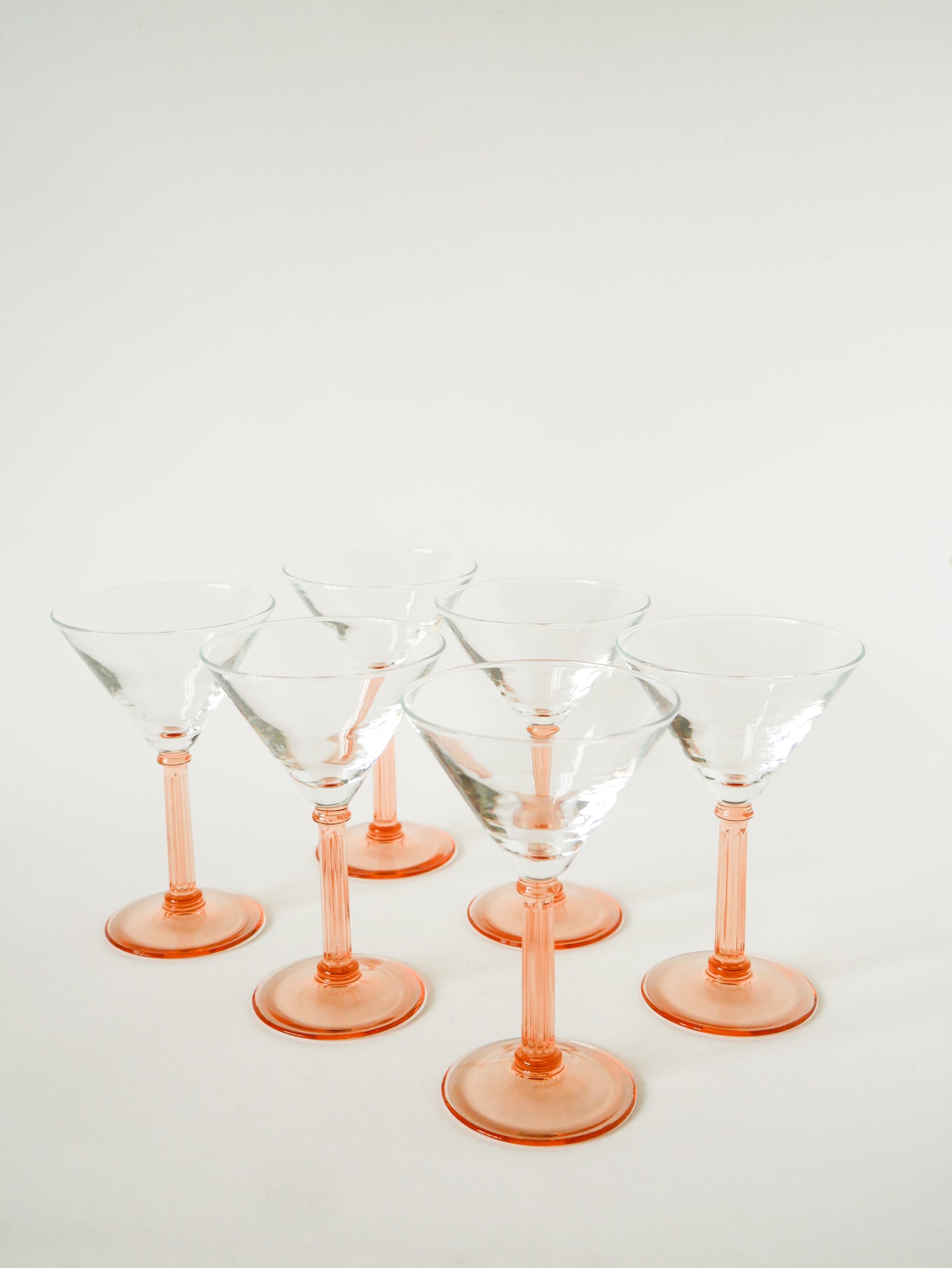 Lot de 6 verres à cocktail à pieds travaillés, Rose, Made in France, 1970