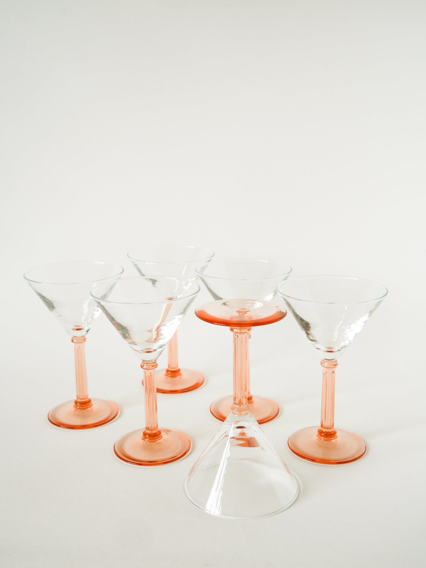 Lot de 6 verres à cocktail à pieds travaillés, Rose, Made in France, 1970