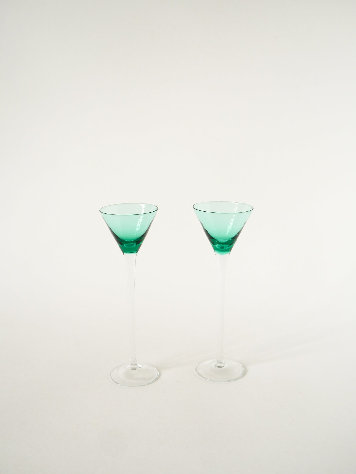 Paire de verres à liqueur sur pieds très hauts, Jade, Design, 1970