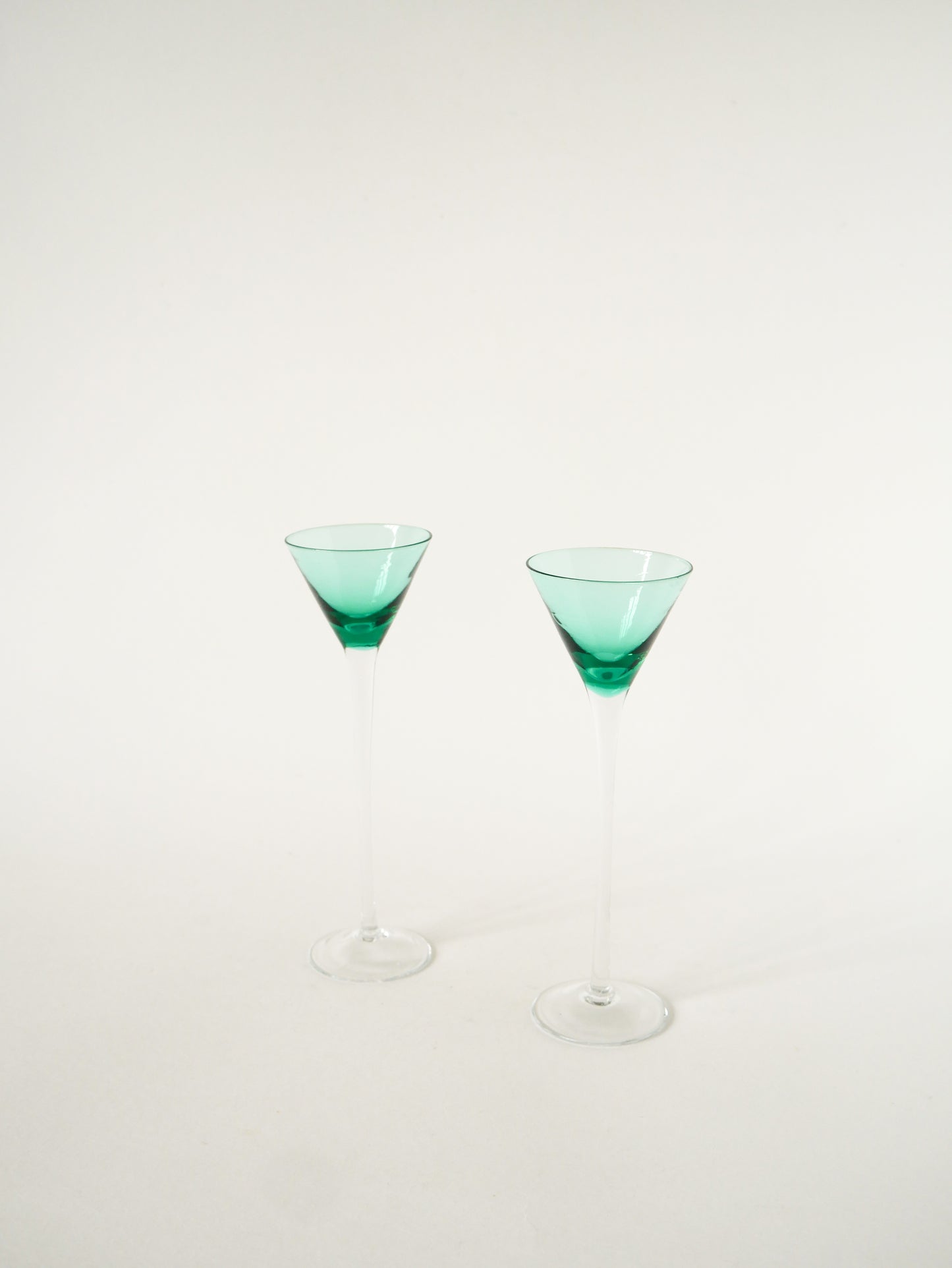 Paire de verres à liqueur sur pieds très hauts, Jade, Design, 1970