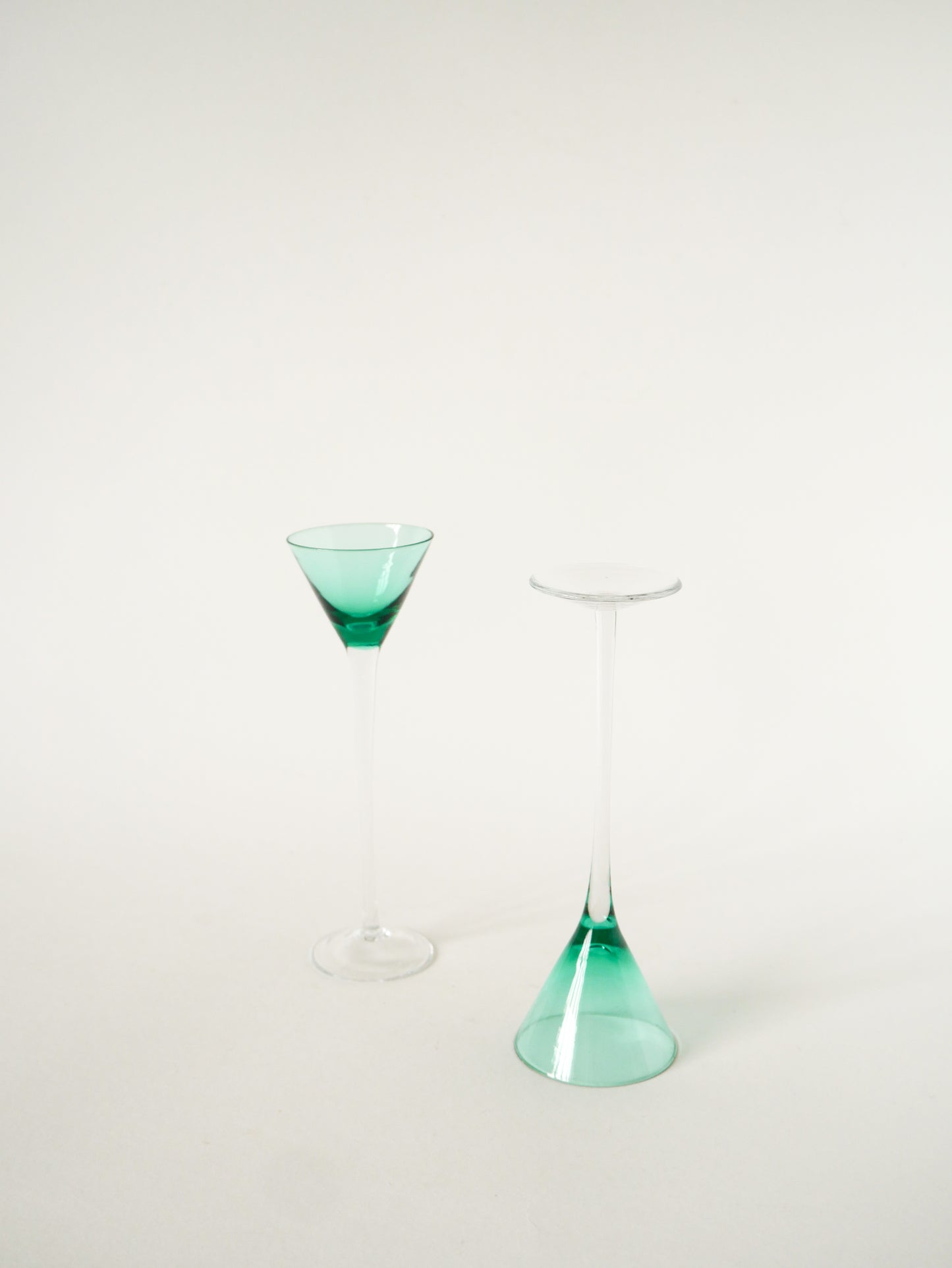 Paire de verres à liqueur sur pieds très hauts, Jade, Design, 1970