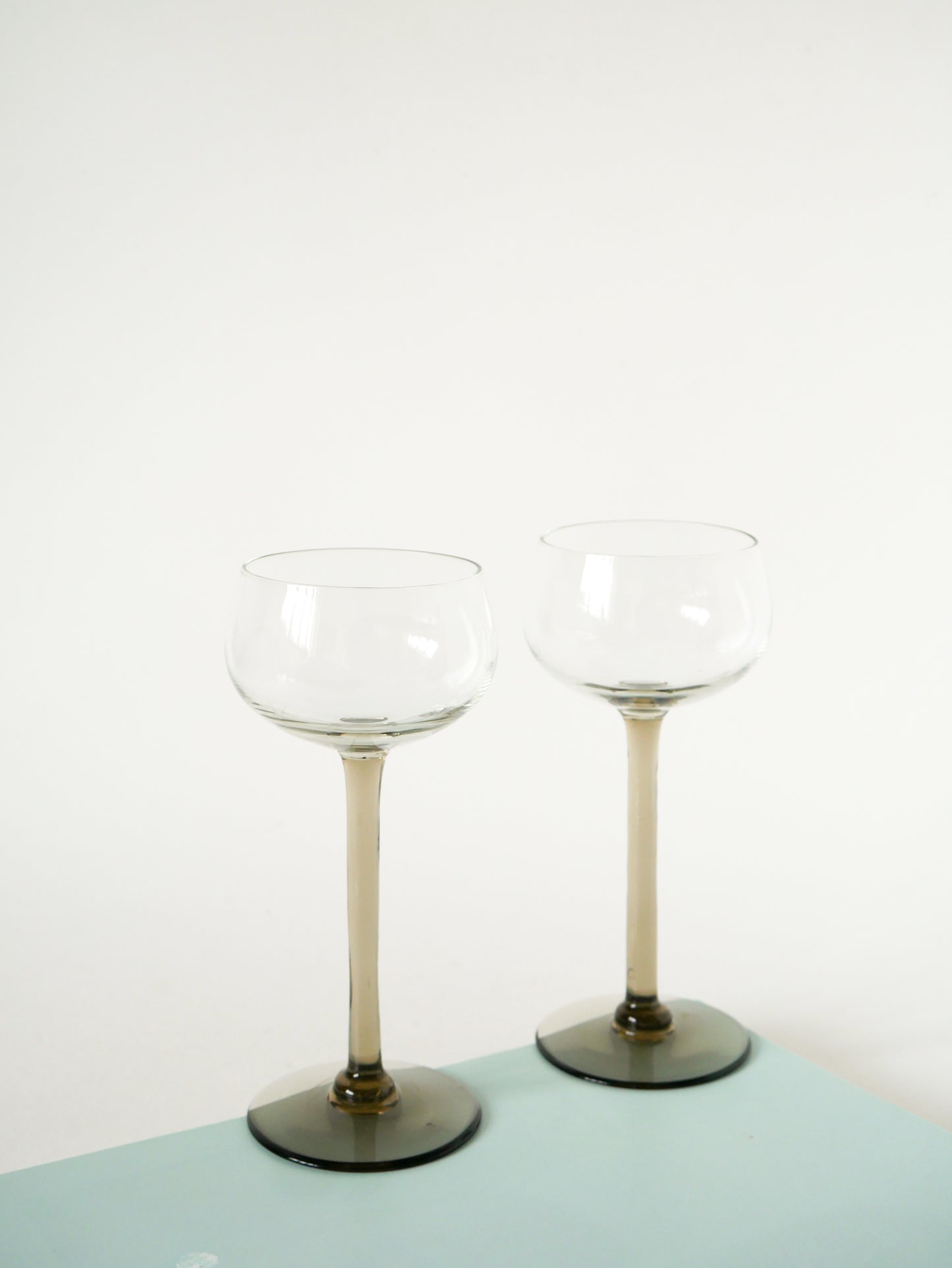 Lot de 6 verres à vin en verre fumé, Made in France, Design, 1970