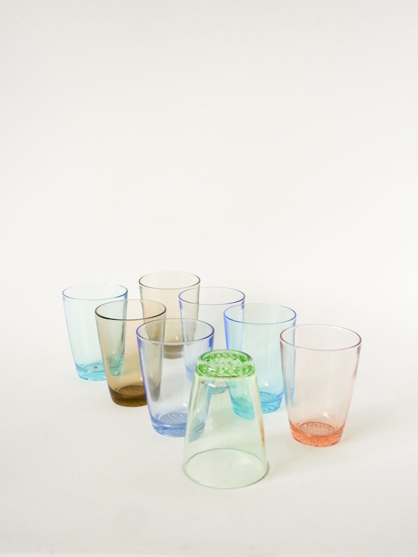 Ensemble de 8 verres à eau colorés, Rose / Bleu / Lilas / Vert, 1970