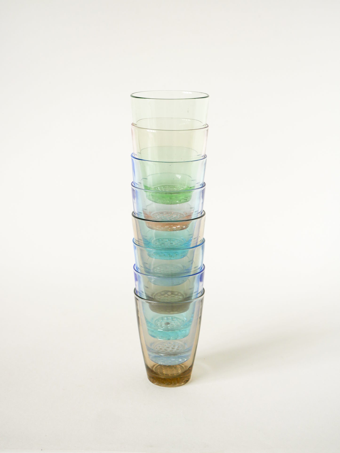 Ensemble de 8 verres à eau colorés, Rose / Bleu / Lilas / Vert, 1970