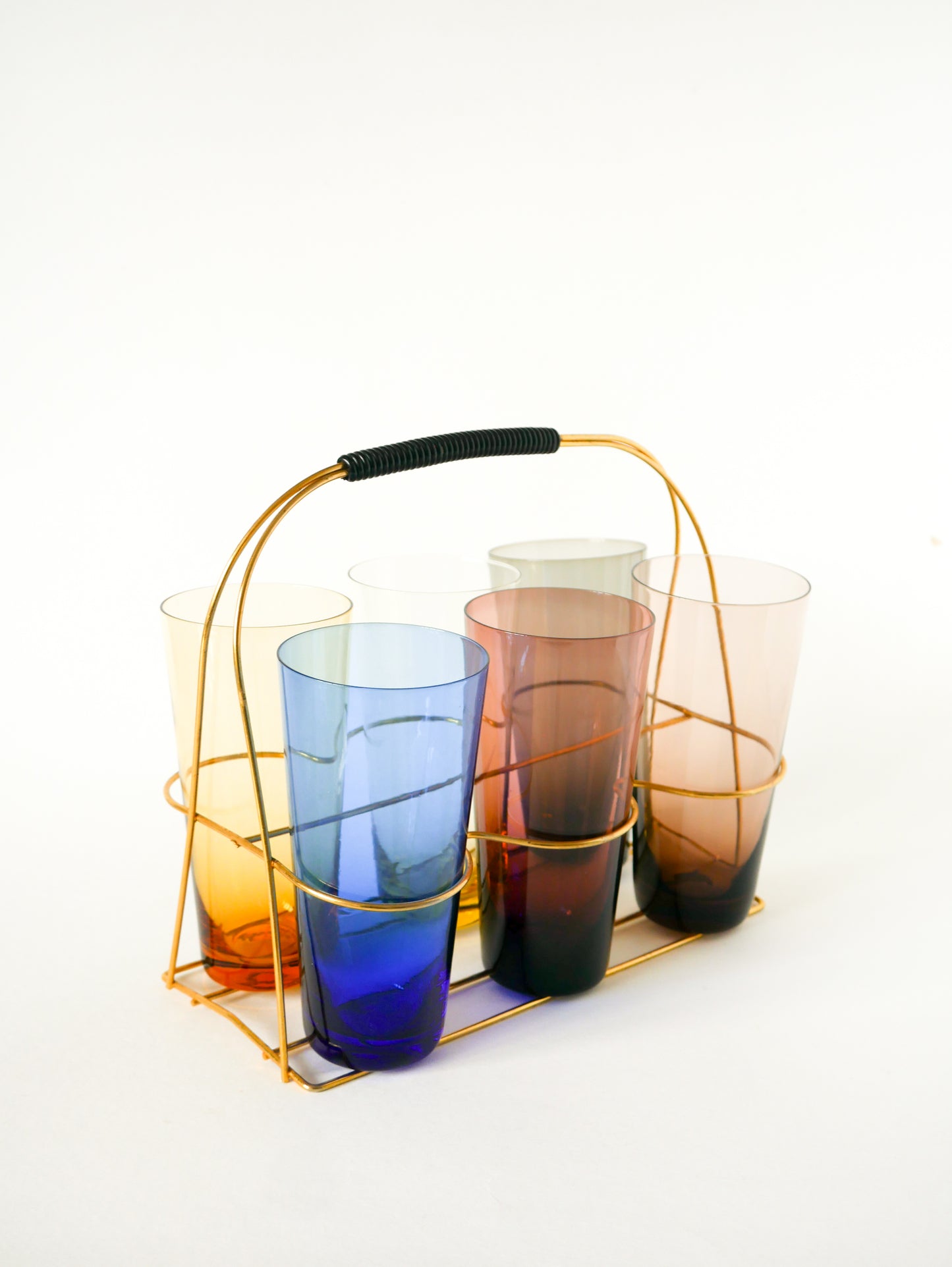 Ensemble de 6 verres en verre coloré et porte-verres en laiton, Design, 1970