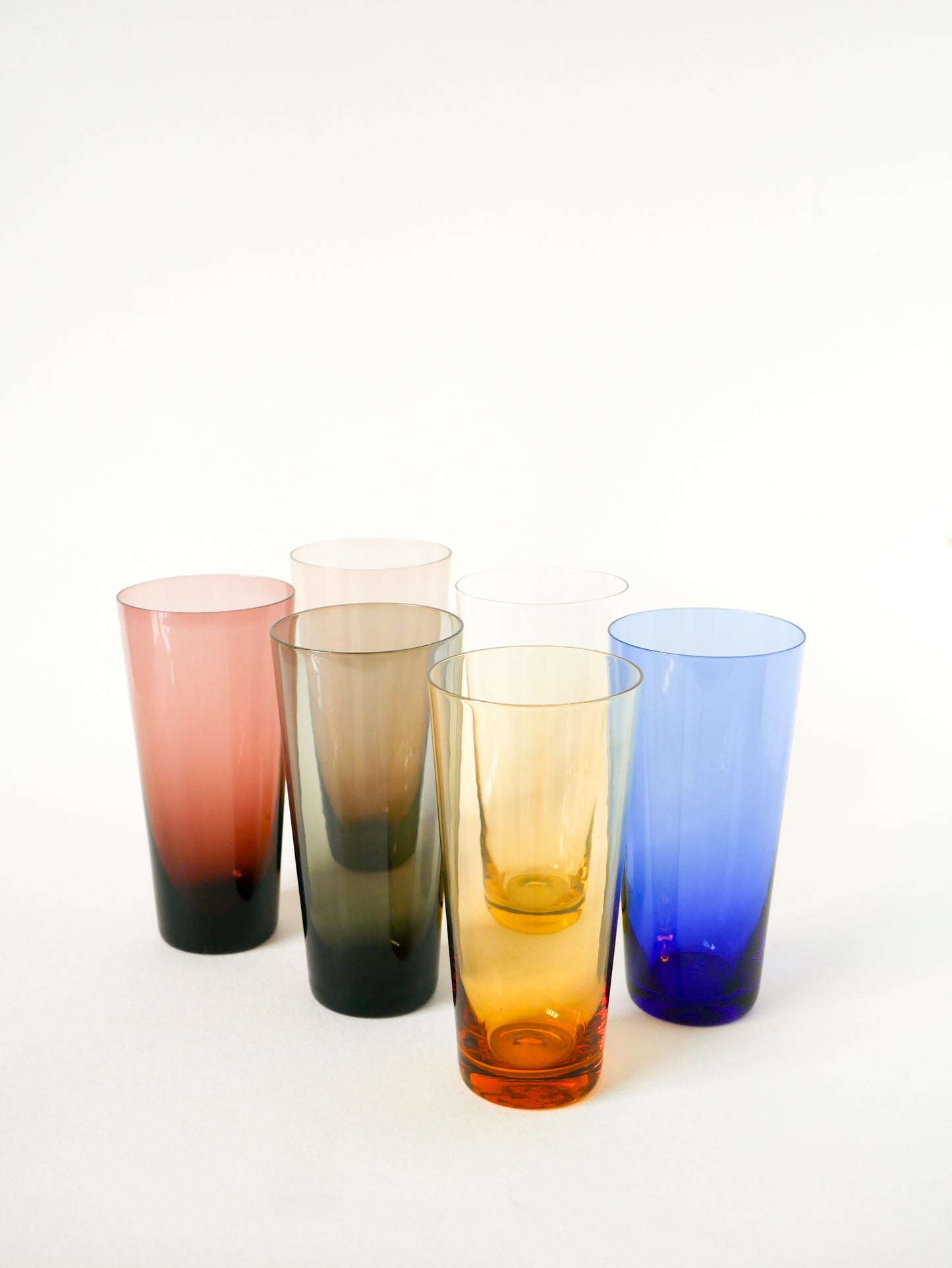 Ensemble de 6 verres en verre coloré et porte-verres en laiton, Design, 1970