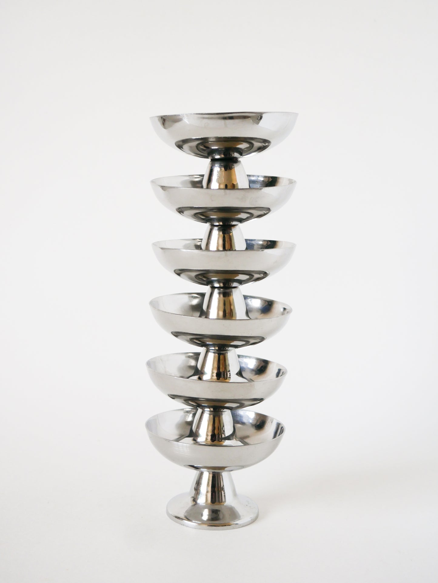 Lot de 6 coupes en inox, pieds large et haut, Design, 1970 - 6 X 9 cm