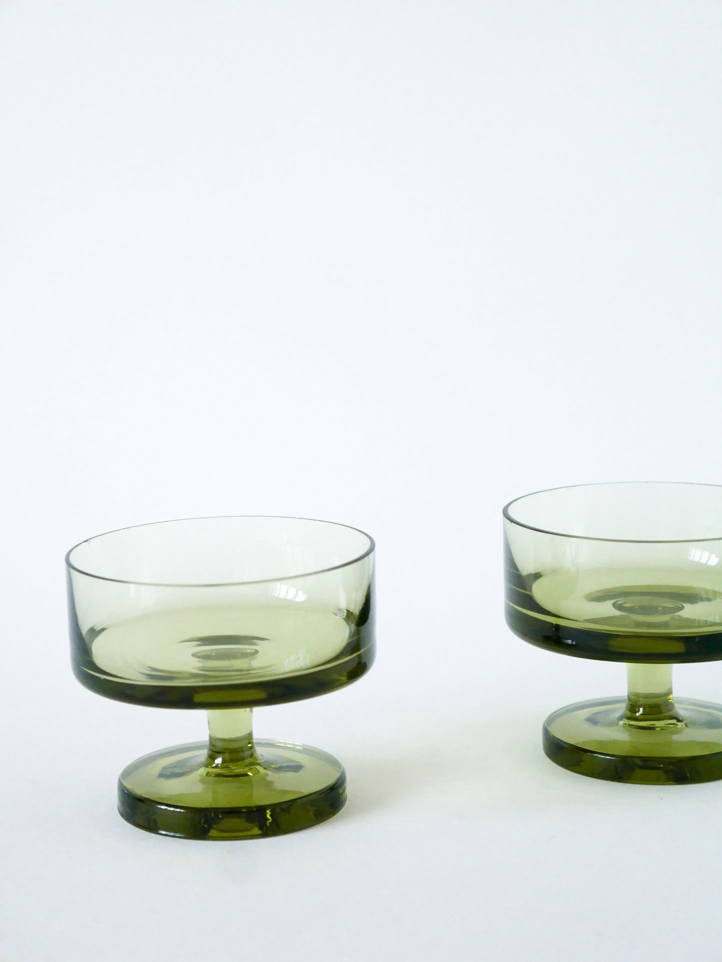 Duo de coupes à champagne, verre épais, Vert Bouteille, Design, 1970