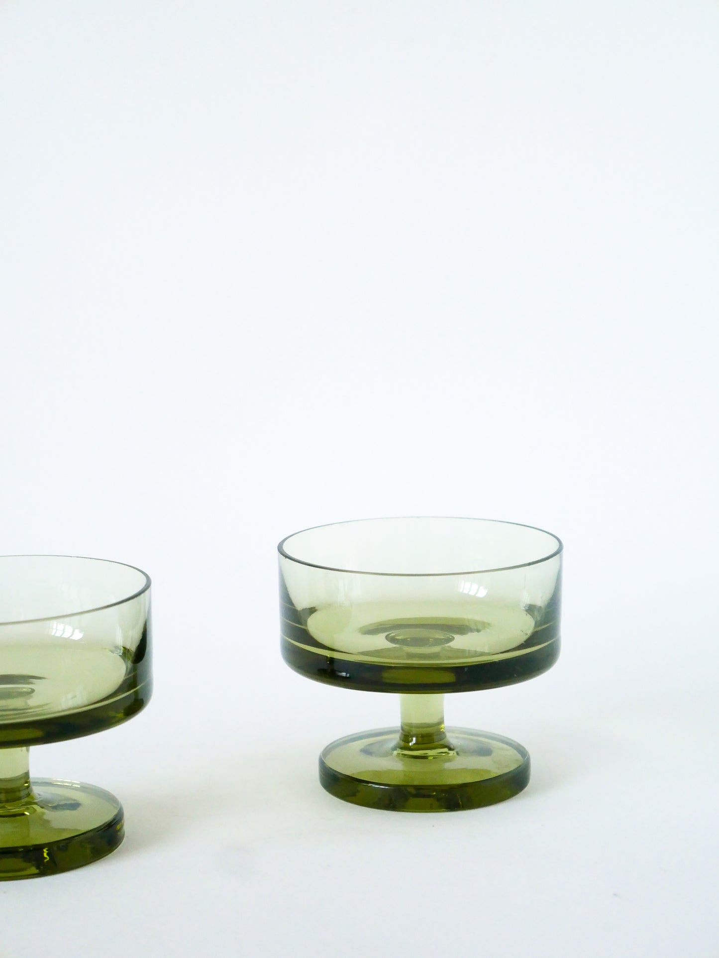 Duo de coupes à champagne, verre épais, Vert Bouteille, Design, 1970