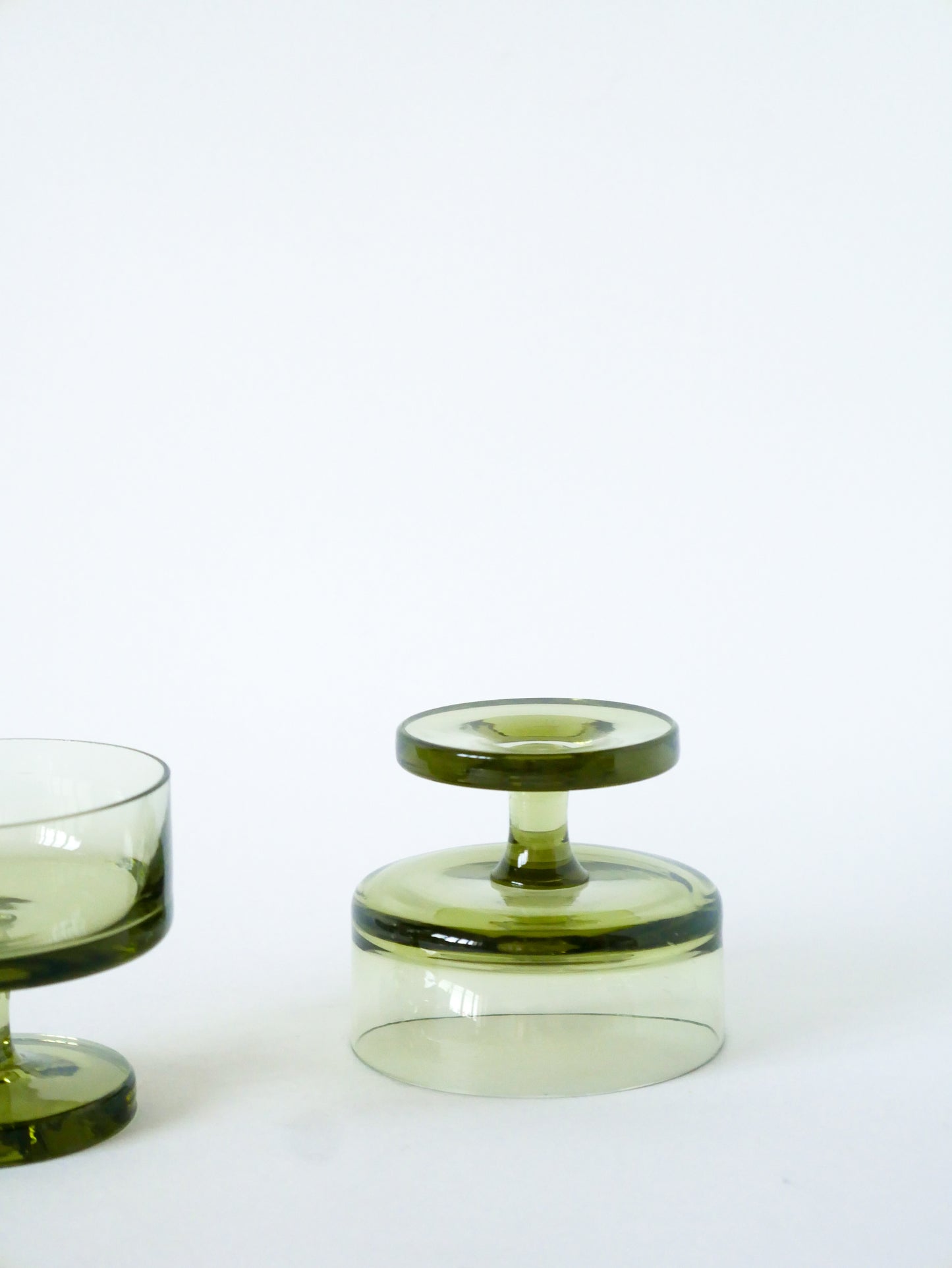Duo de coupes à champagne, verre épais, Vert Bouteille, Design, 1970