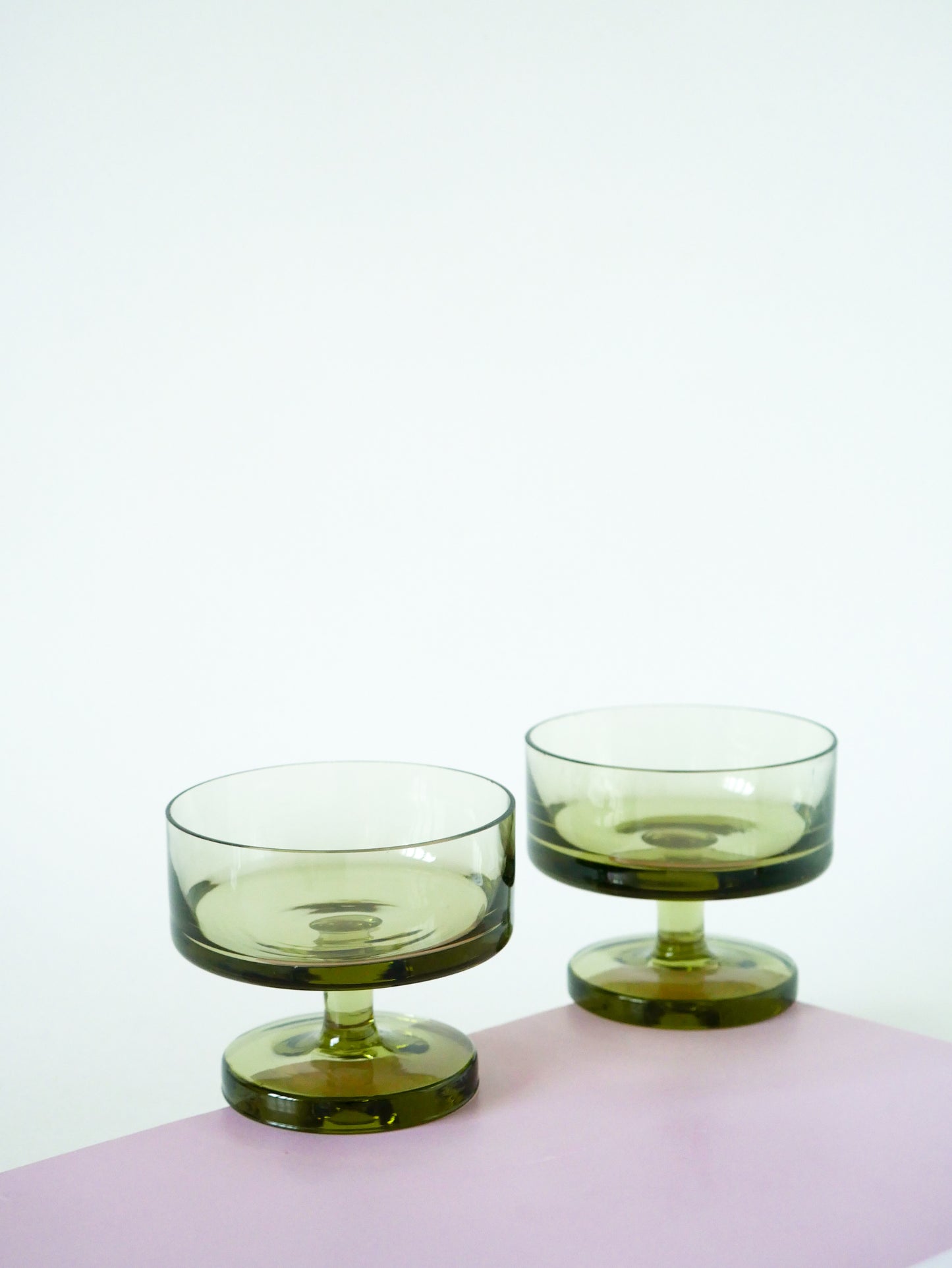 Duo de coupes à champagne, verre épais, Vert Bouteille, Design, 1970