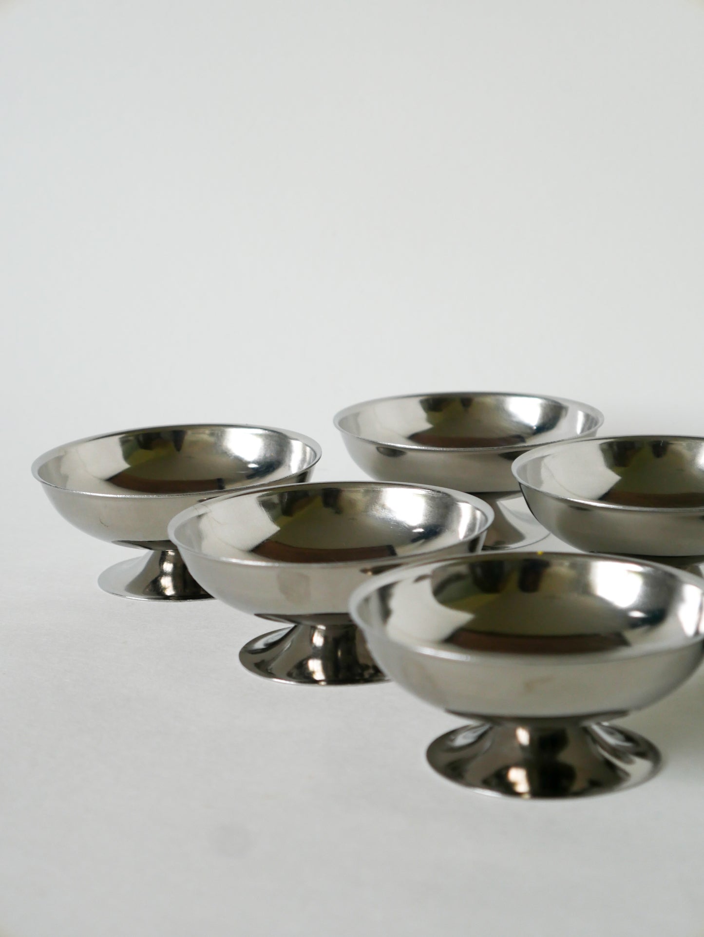 Ensemble de 6 coupes basses en inox, 1970 - 4 X 9 cm