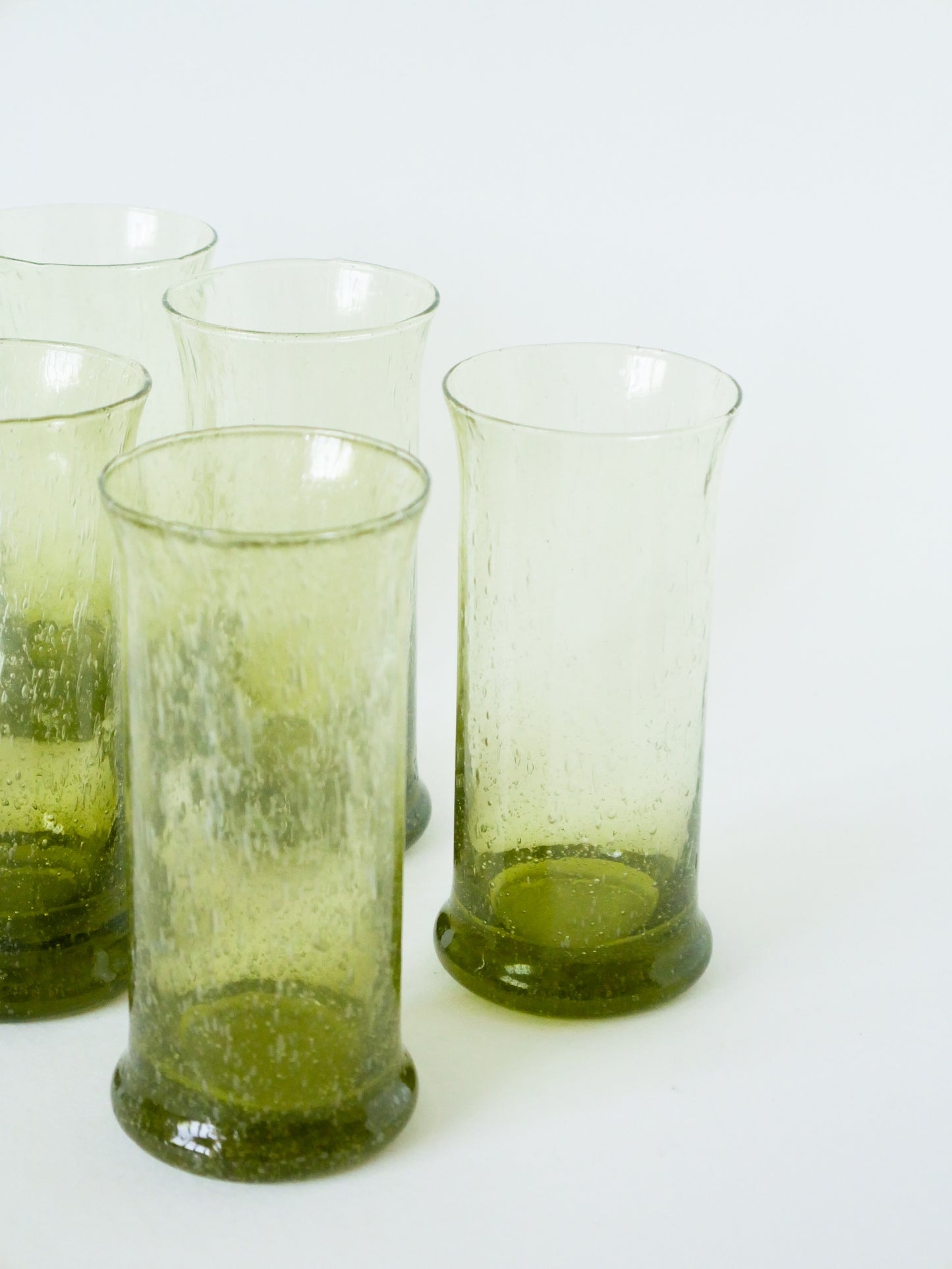 Service à orangeade en verre bullé de Biot, composé d'une carafe et de 6 verres Long Drink, Vert, 1960