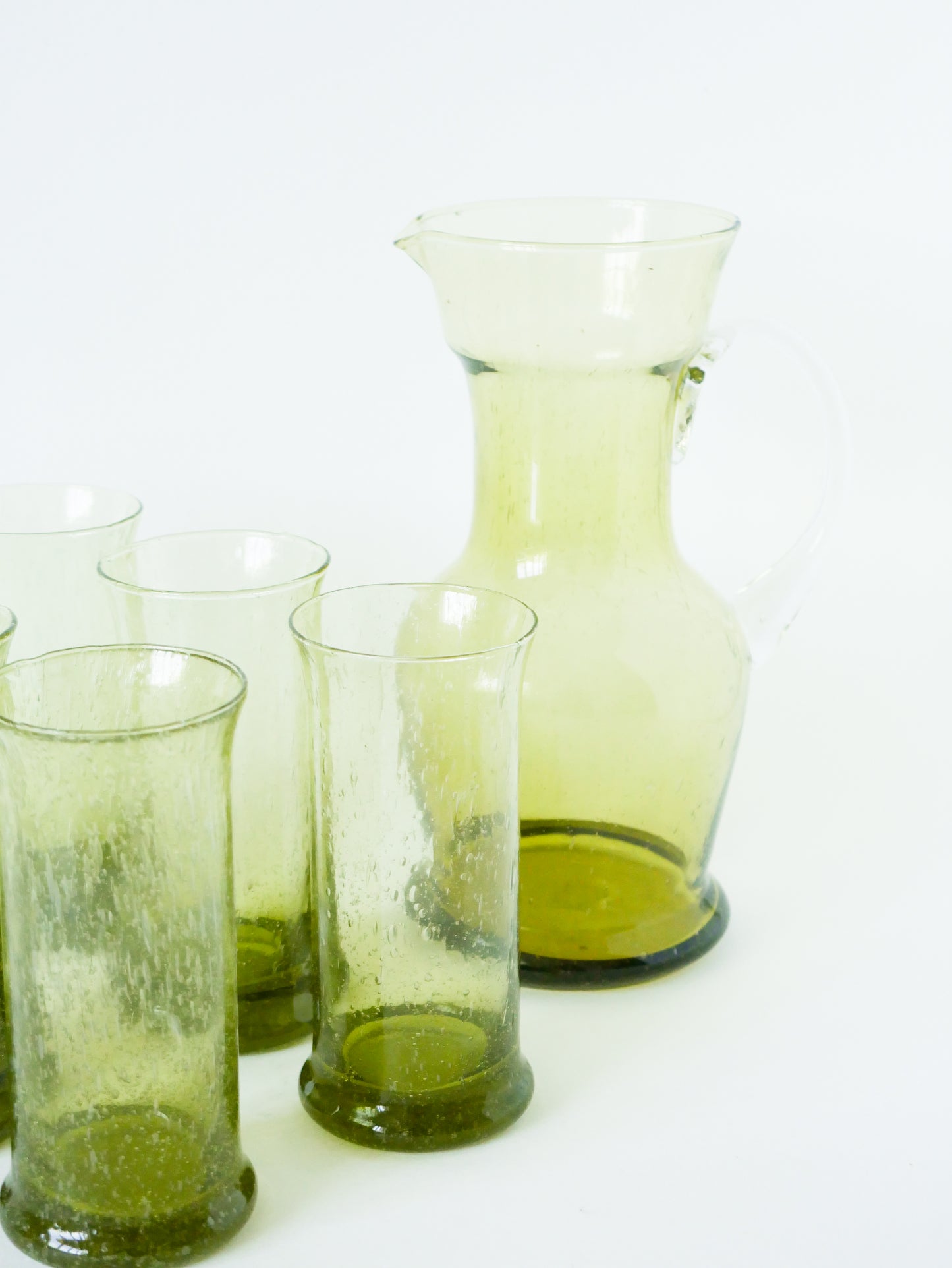 Service à orangeade en verre bullé de Biot, composé d'une carafe et de 6 verres Long Drink, Vert, 1960