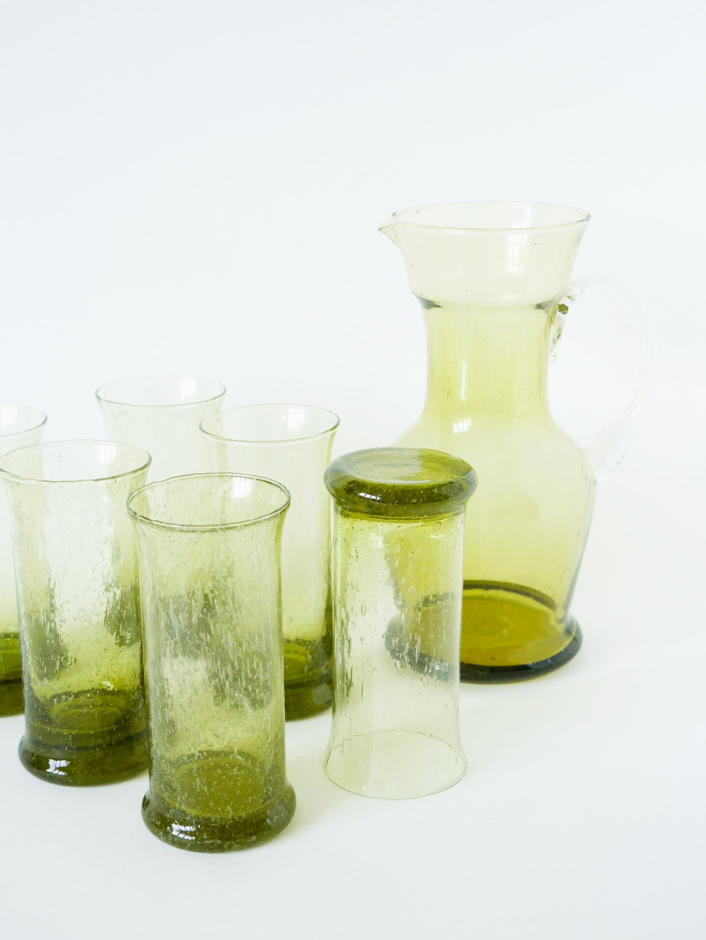 Service à orangeade en verre bullé de Biot, composé d'une carafe et de 6 verres Long Drink, Vert, 1960