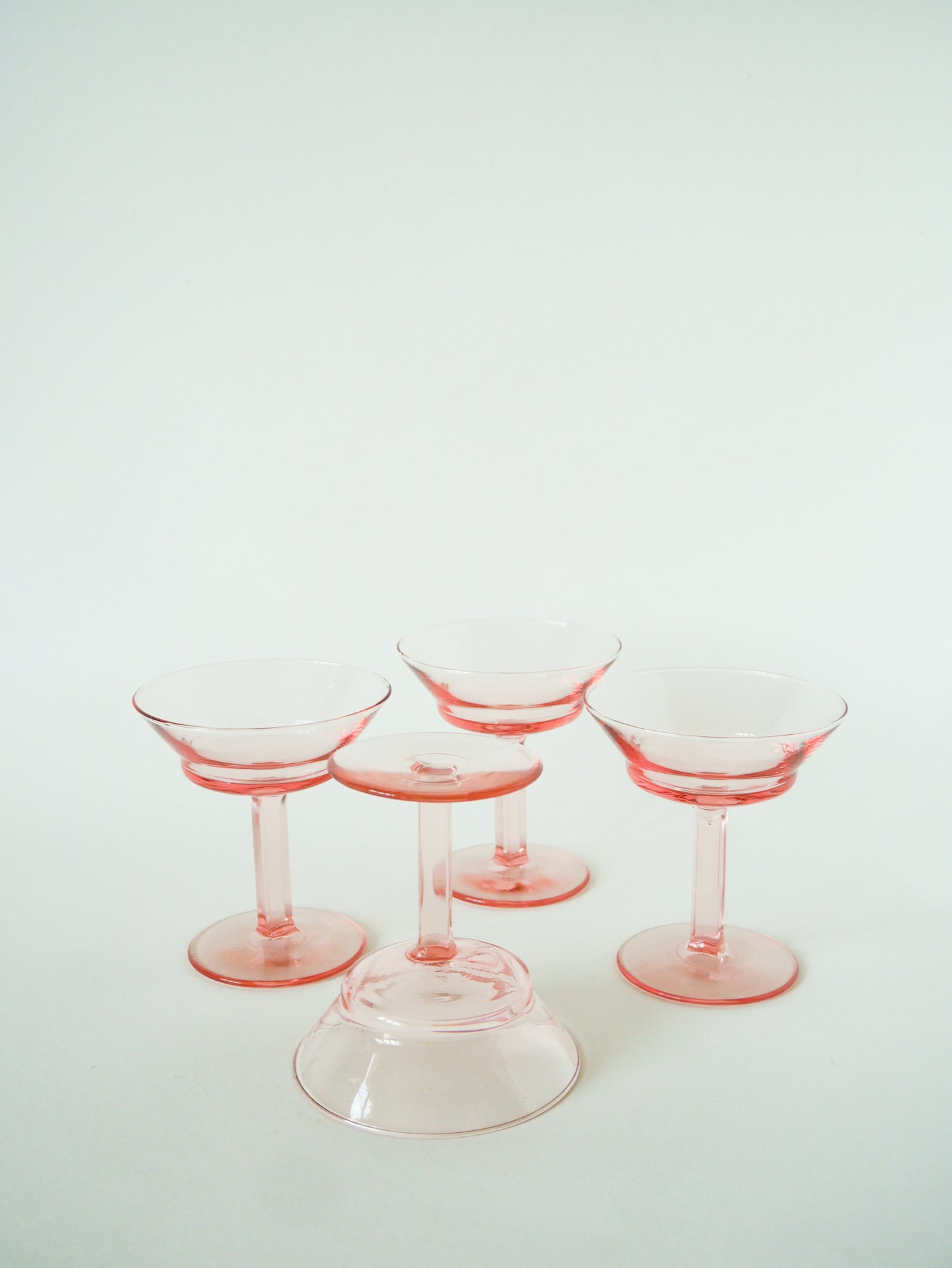 Lot de 4 coupes à champagne à pieds carré, Rose, 1950