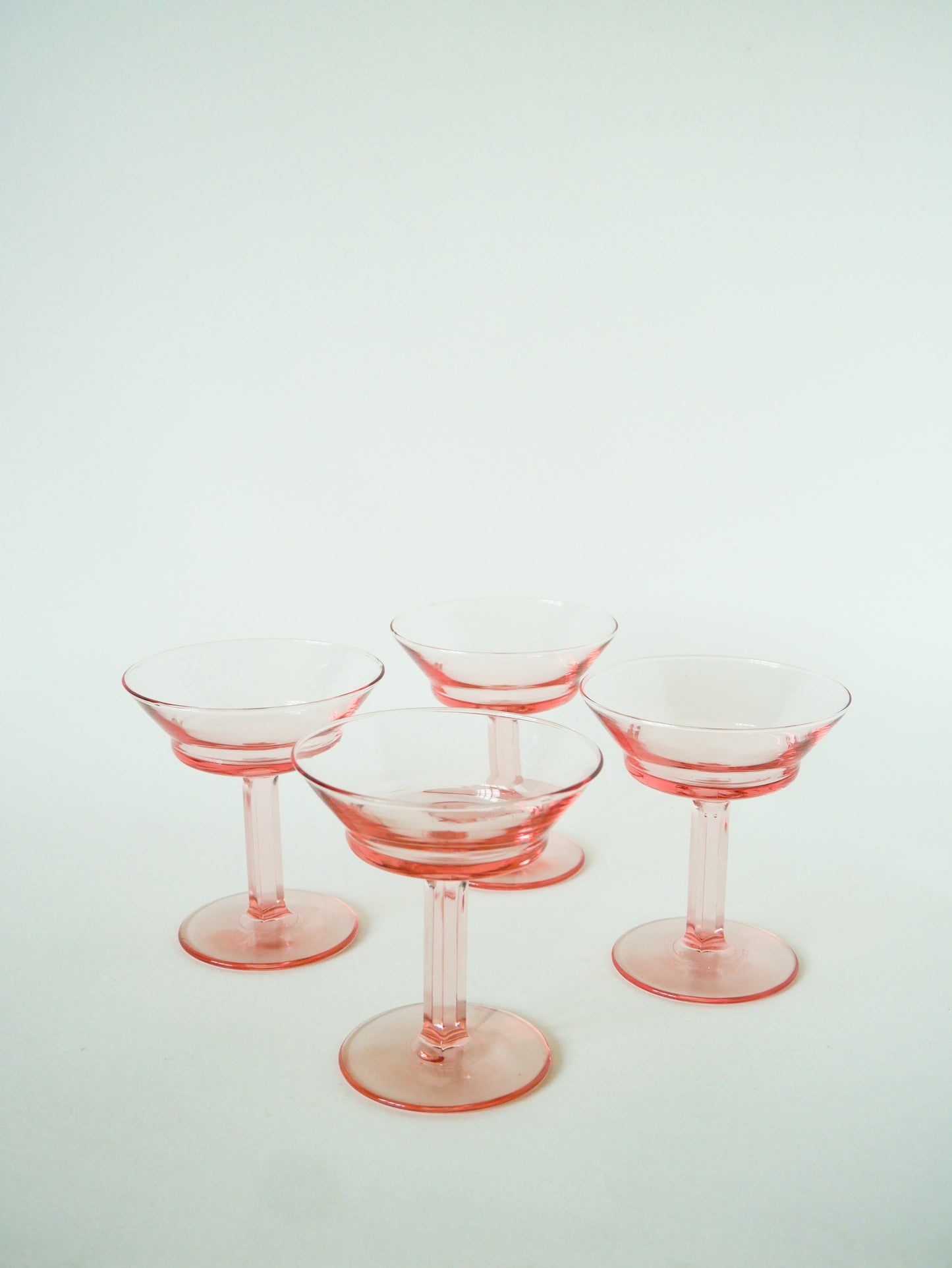 Lot de 4 coupes à champagne à pieds carré, Rose, 1950