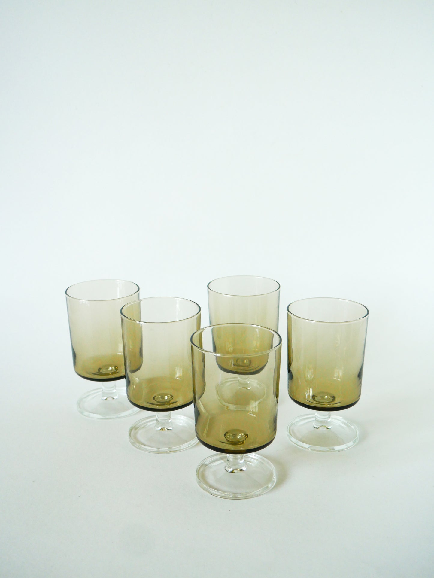 Lot de 5 grands verres à vin, Verre Fumé, Luminarc, modèle Cavalier, 1970