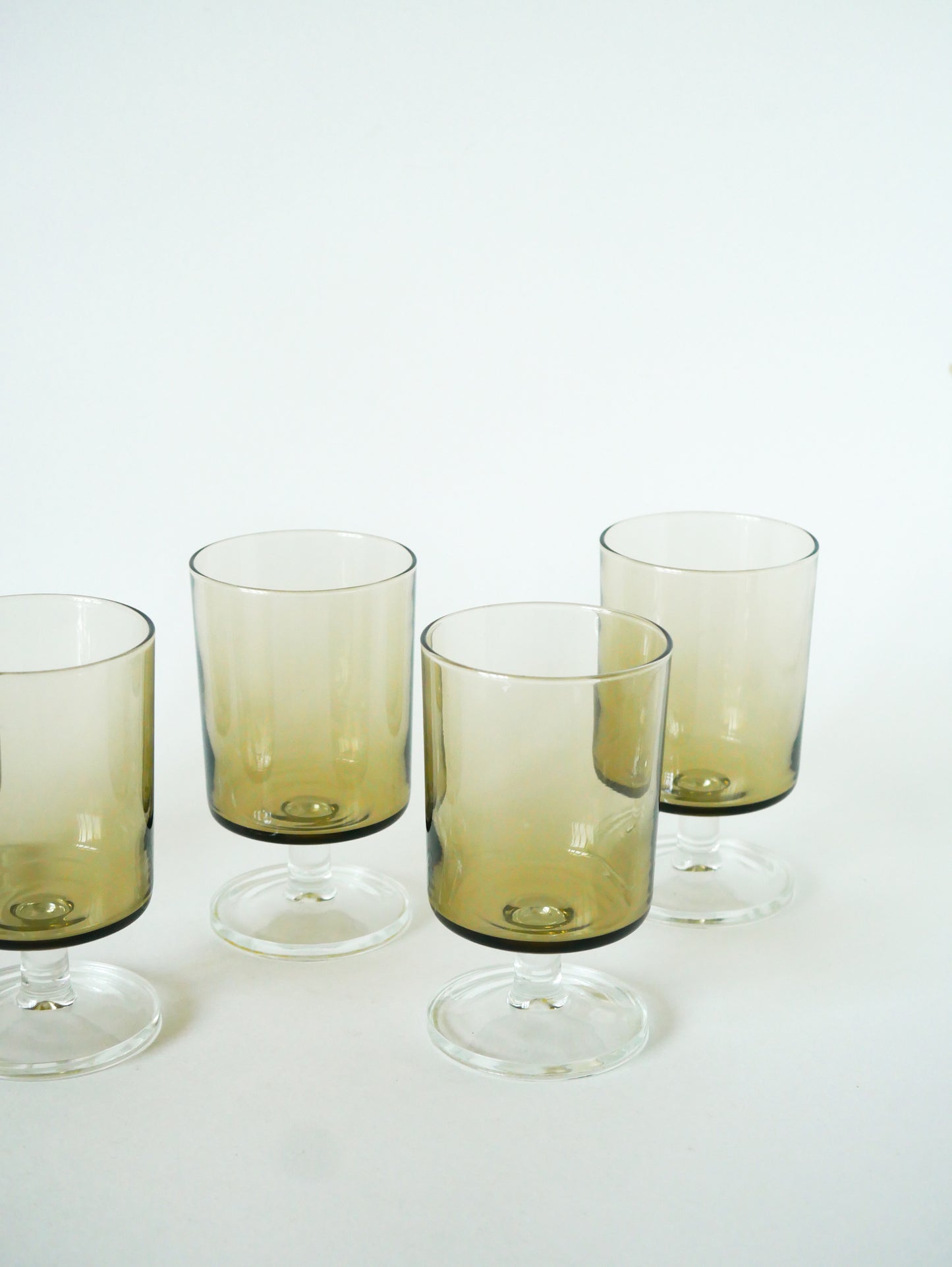 Lot de 5 grands verres à vin, Verre Fumé, Luminarc, modèle Cavalier, 1970