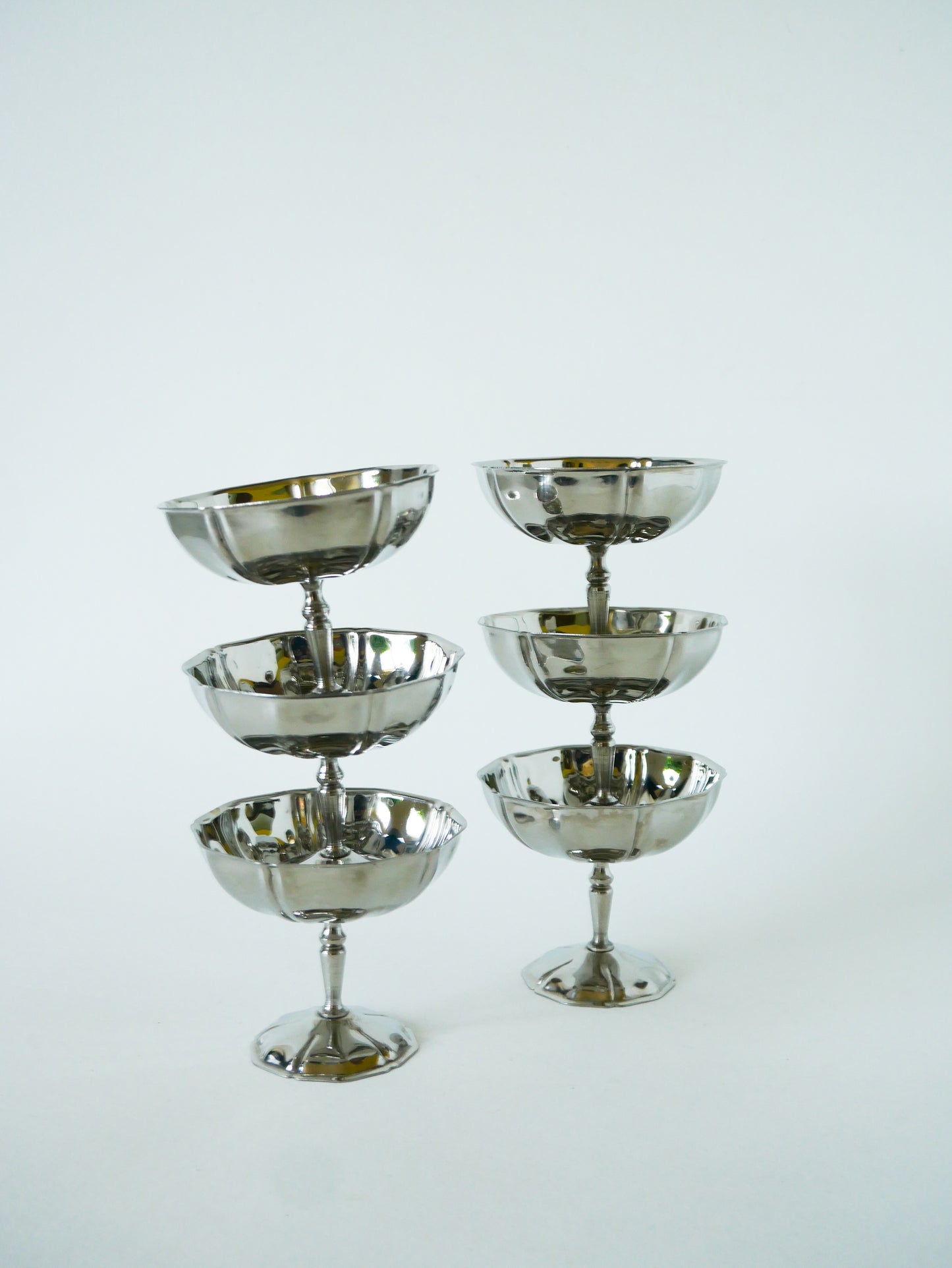 Lot de 6 coupes en inox, pieds haut et travaillé, Design, 1970 - 8 X 9 cm