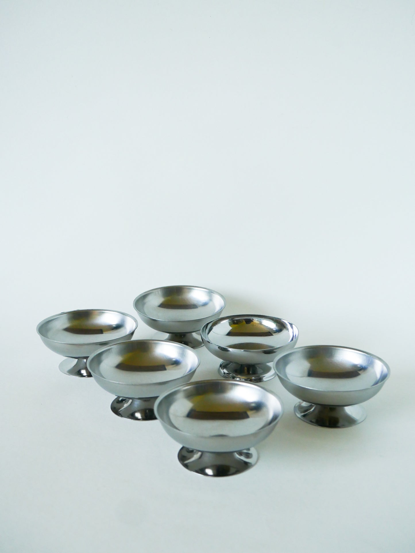 Lot de 6 coupes à glace en inox, pieds large, Design, 1970 - 4 X 9 cm