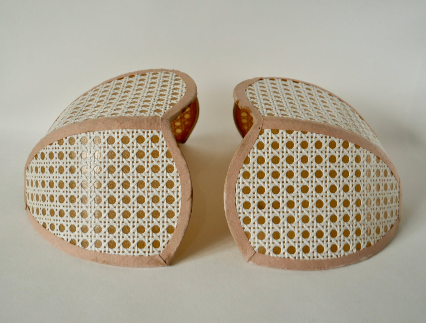 Paire d'appliques Lotus en cannage années 50-60