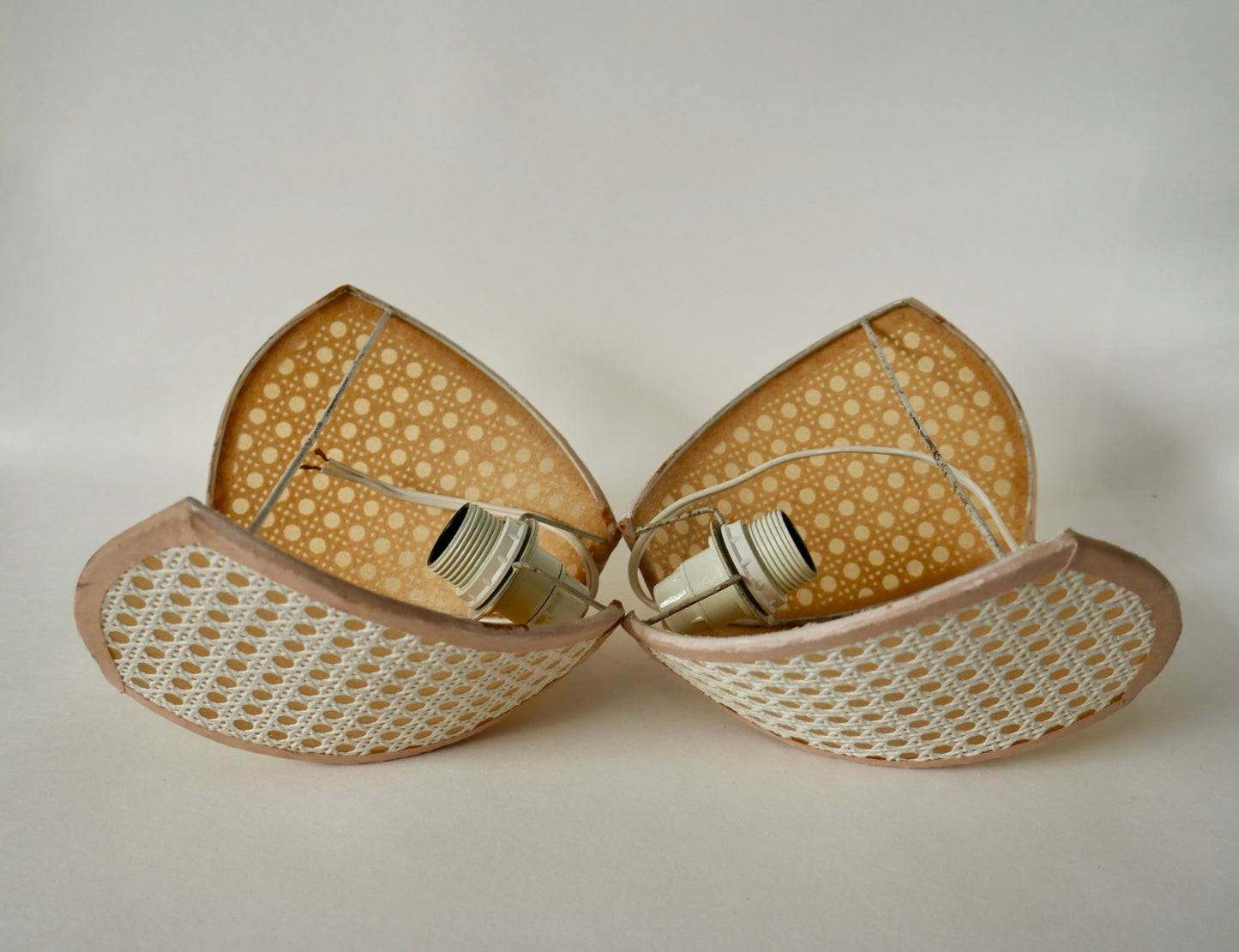 Paire d'appliques Lotus en cannage années 50-60
