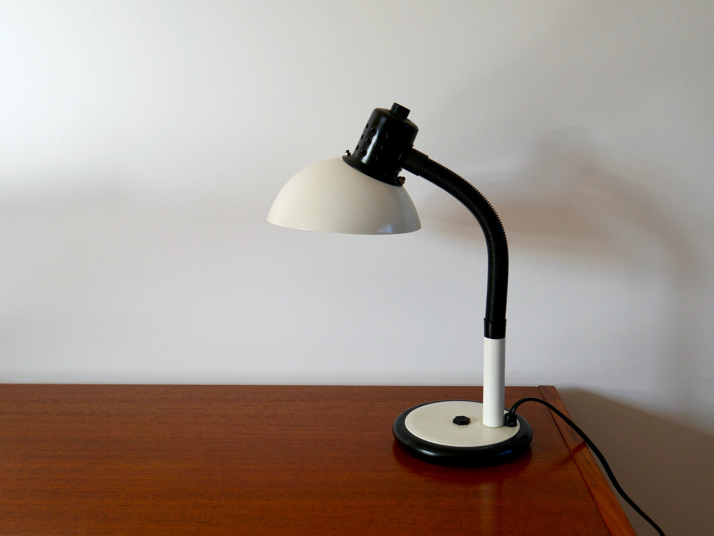 Lampe de bureau Aluminor beige et noire années 70