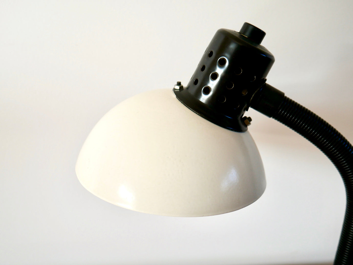 Lampe de bureau Aluminor beige et noire années 70