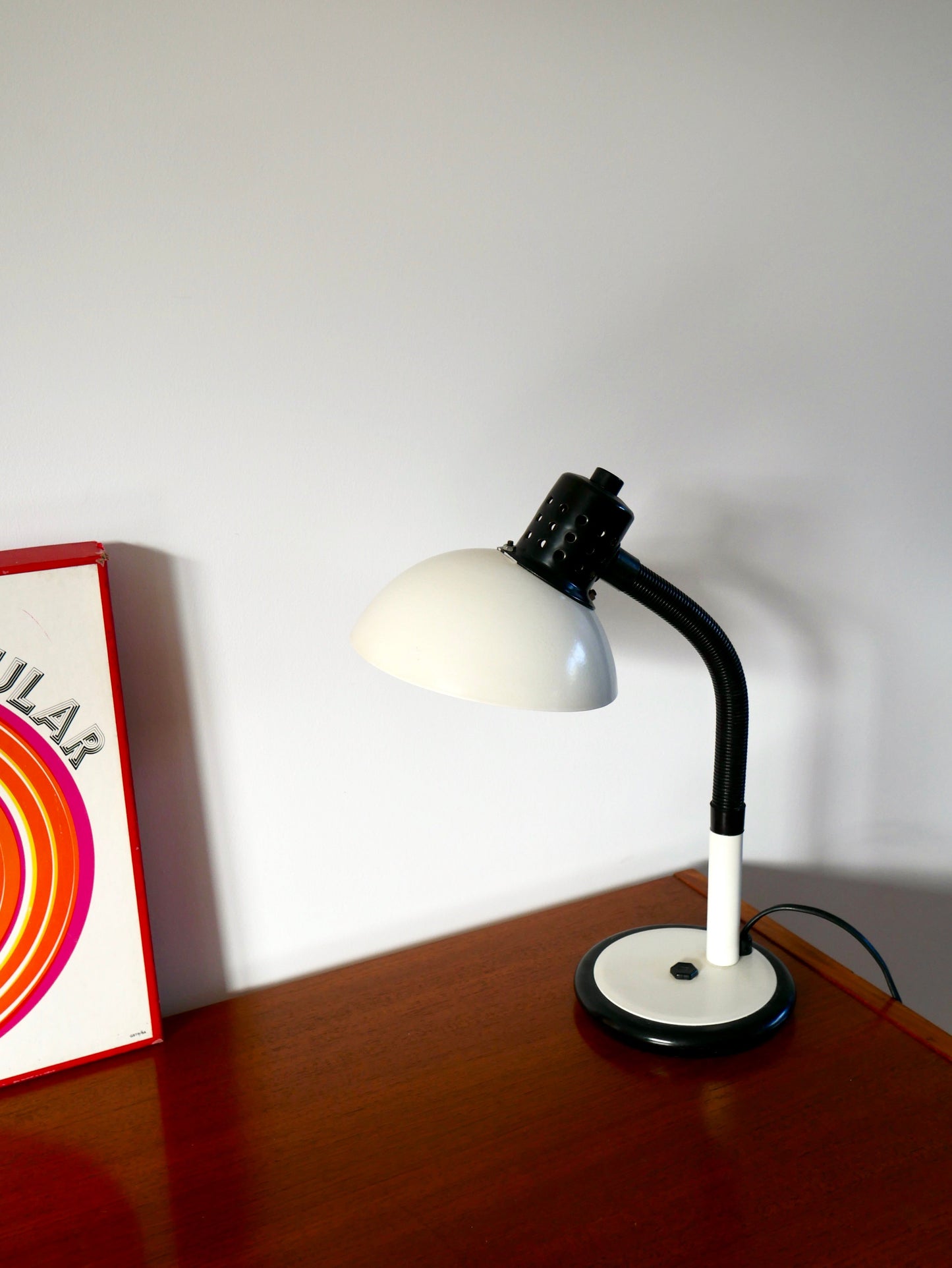Lampe de bureau Aluminor beige et noire années 70