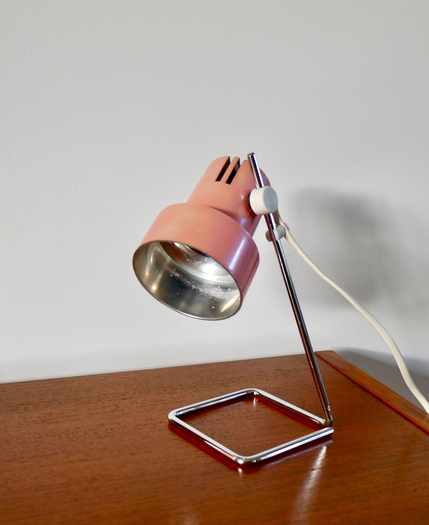 Petite lampe de bureau design rose années 70
