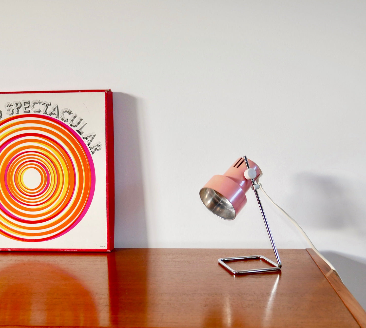 Petite lampe de bureau design rose années 70