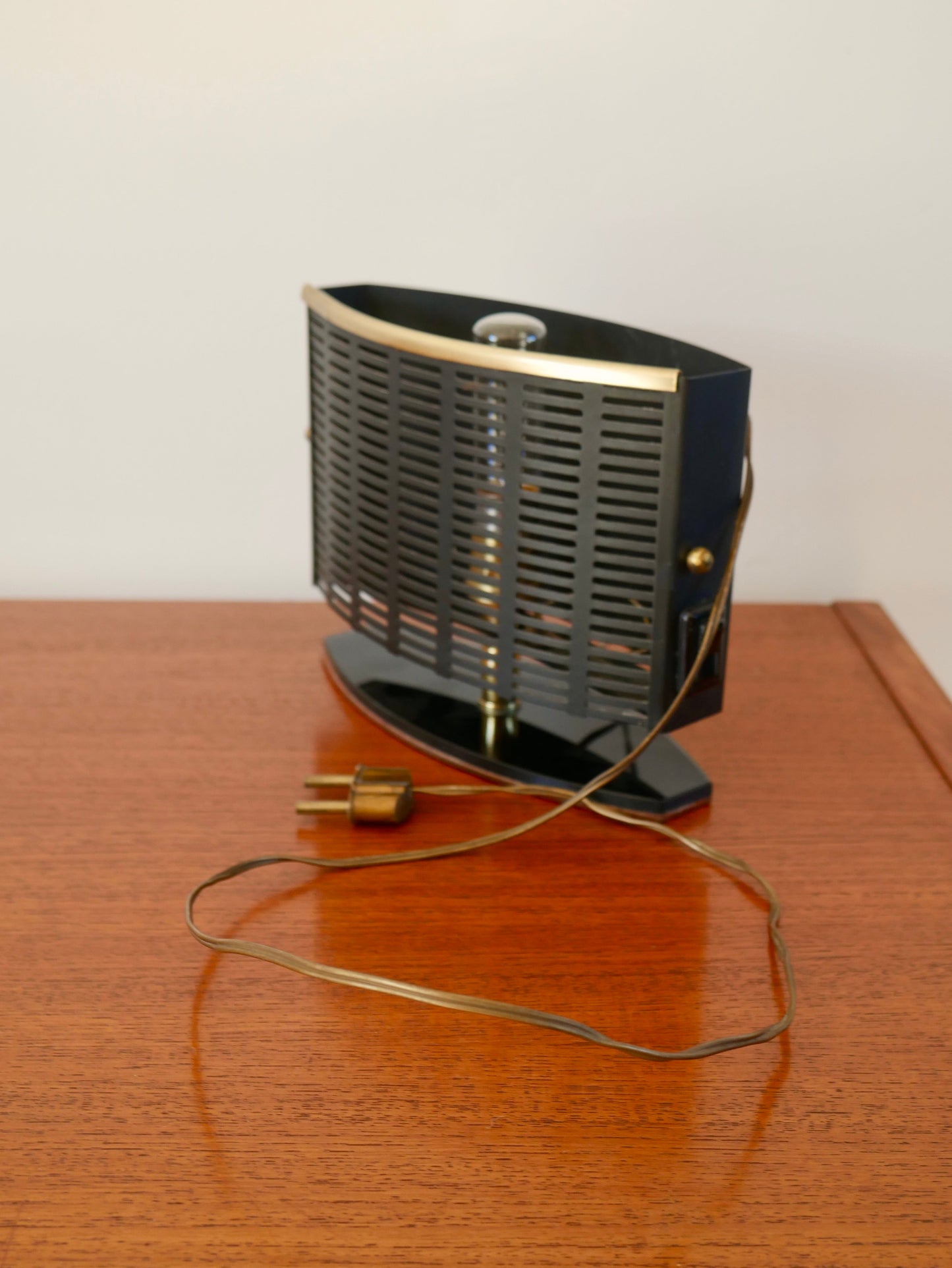 Lampe de bureau articulée et pivotante en verre fumé, laiton et acier années 50-60