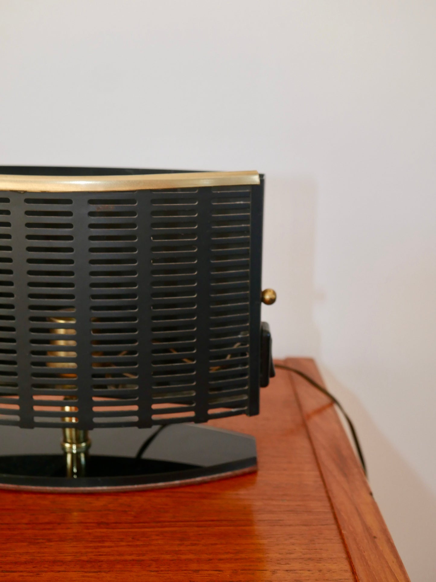 Lampe de bureau articulée et pivotante en verre fumé, laiton et acier années 50-60