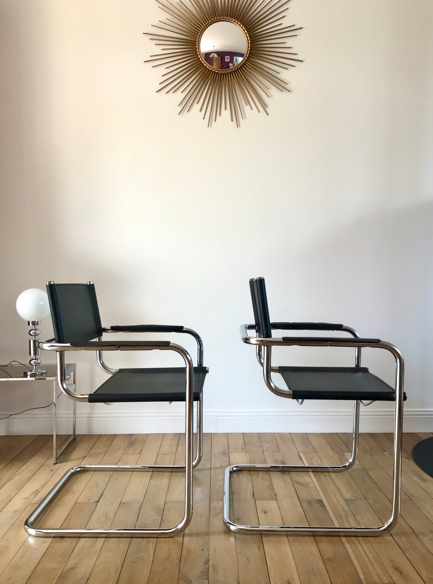 Paire de fauteuils design tubulaires en chrome et croûte de cuir, dans le goût de Mart Stam / Breuer, 1970