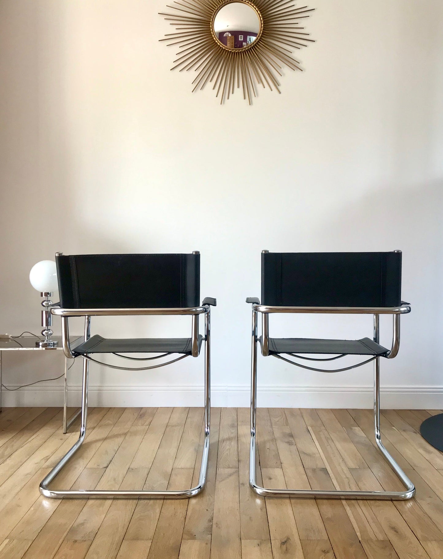 Paire de fauteuils design tubulaires en chrome et croûte de cuir, dans le goût de Mart Stam / Breuer, 1970