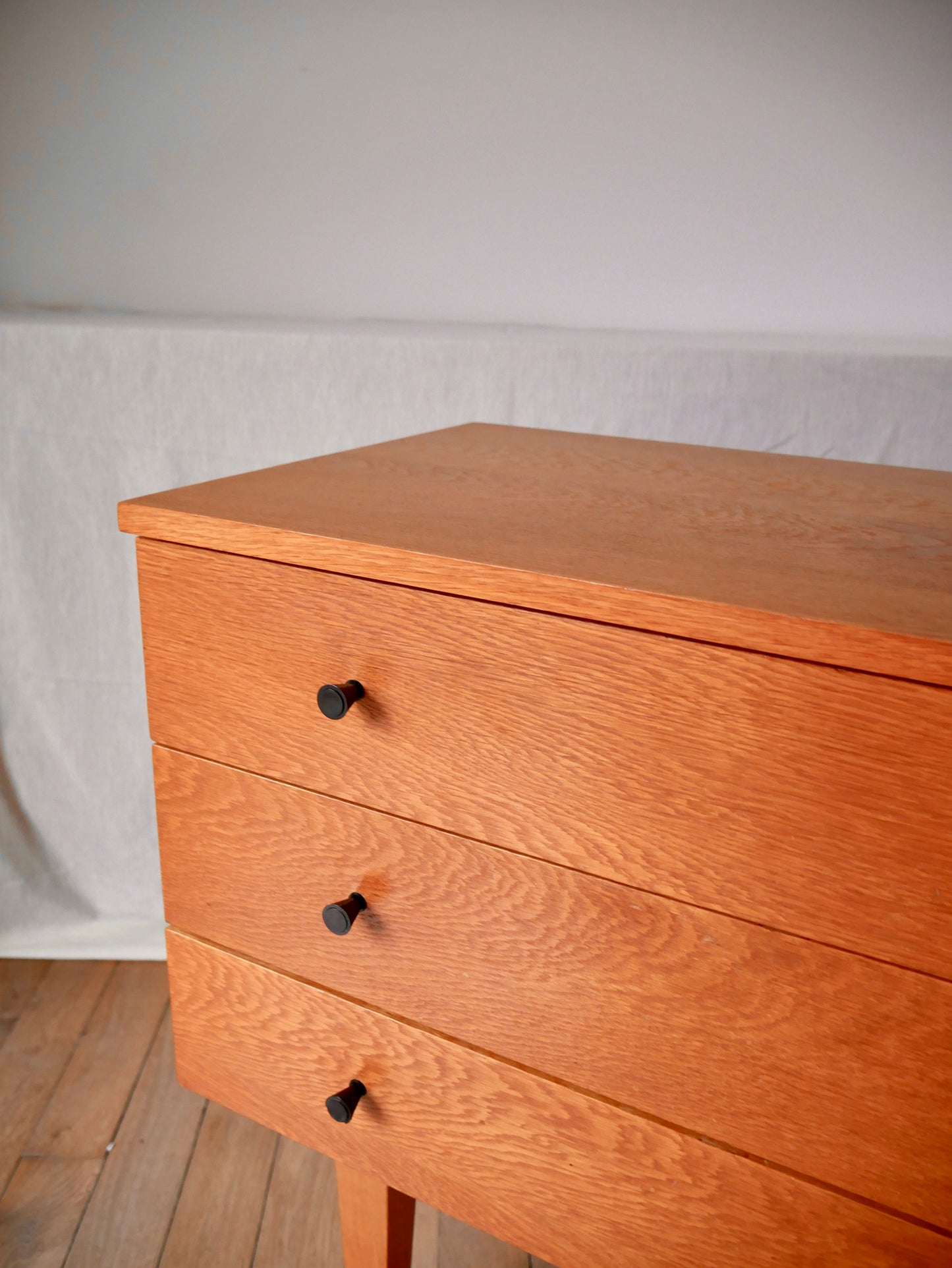 Commode scandinave design en chêne blond Mid-Century Circa 1950