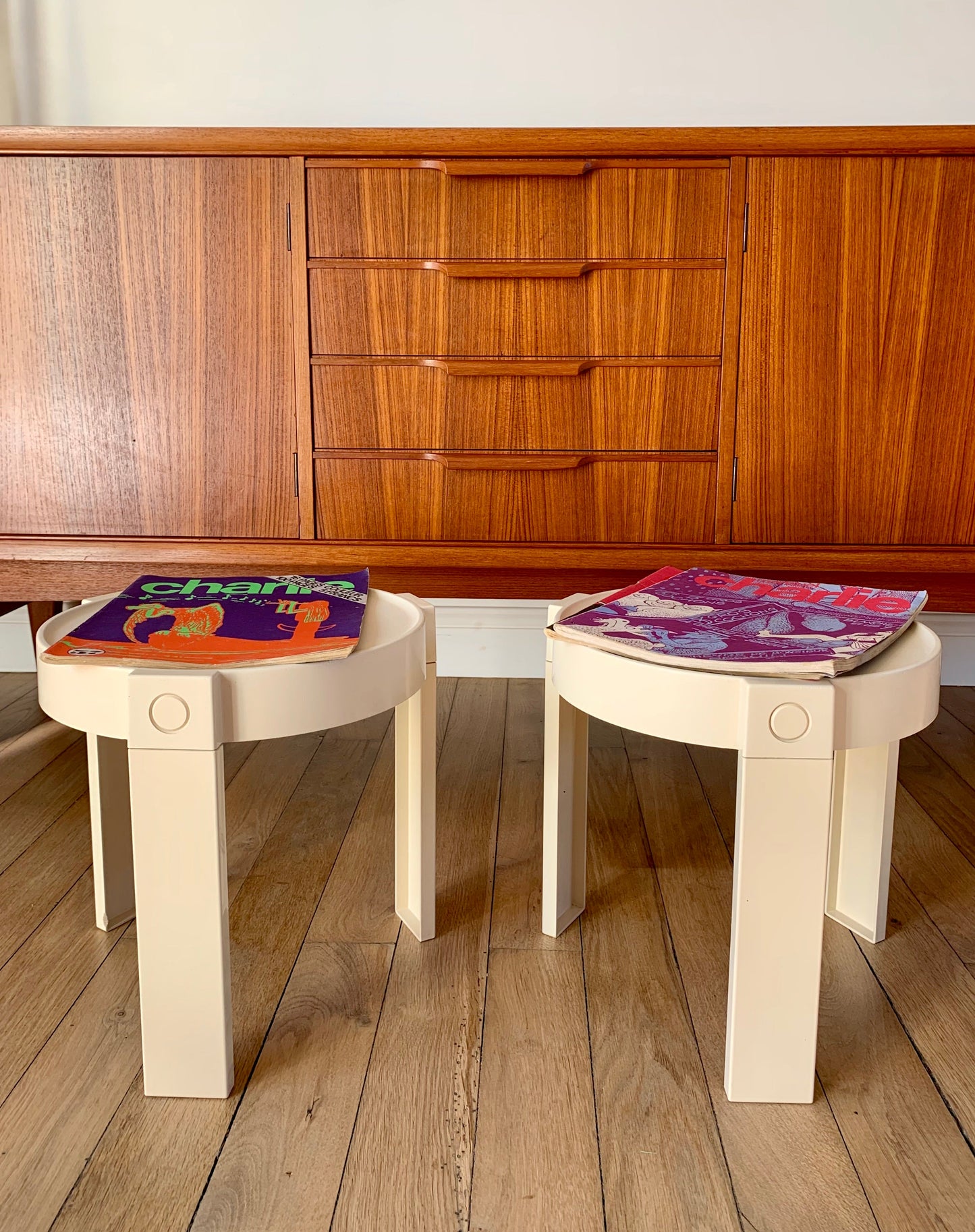 Paire de tables de chevets en plastique blanc design Made in Holland Space Age années 70