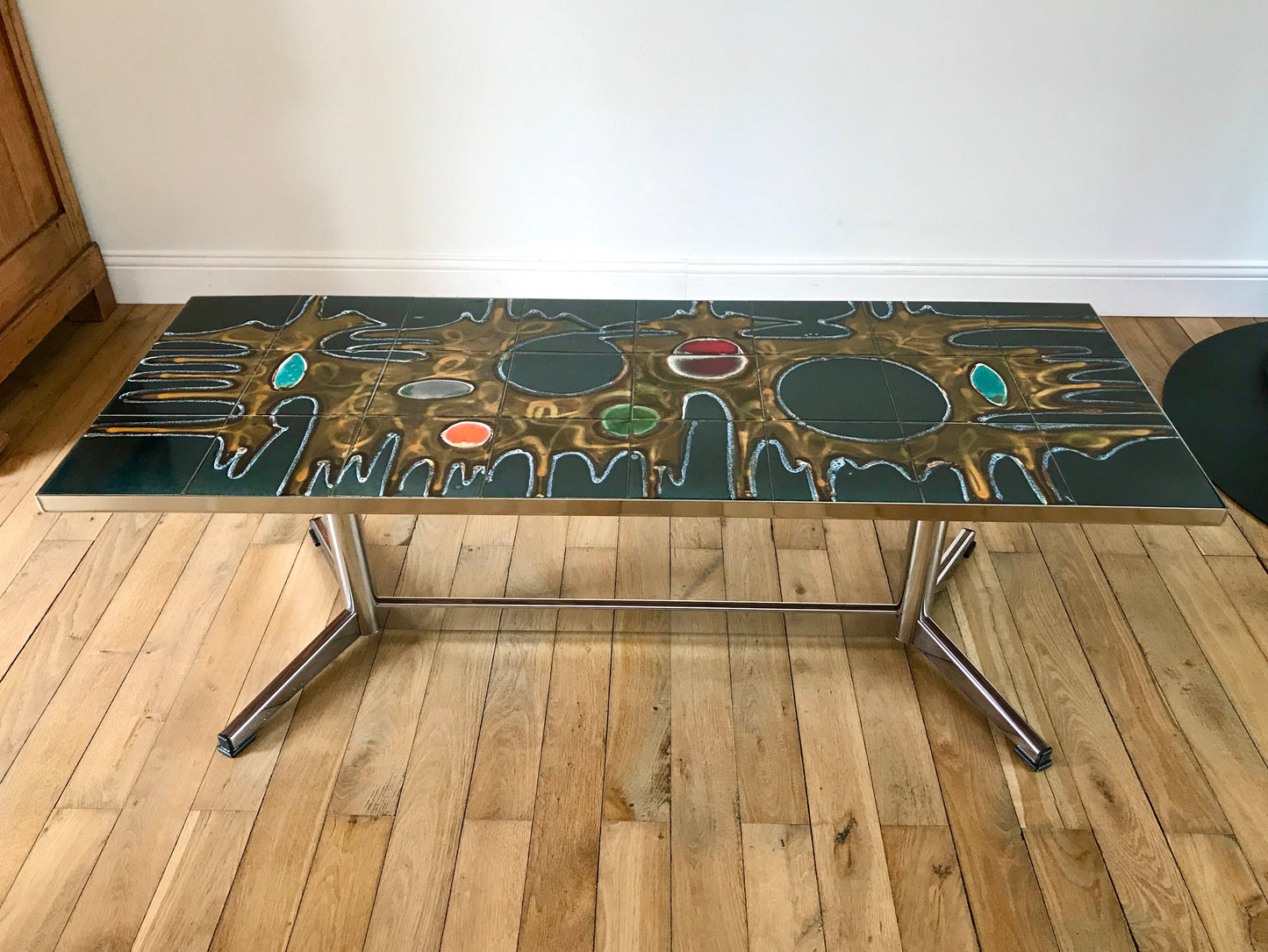 Table basse en céramique design pieds chrome abstrait Space Age années 70