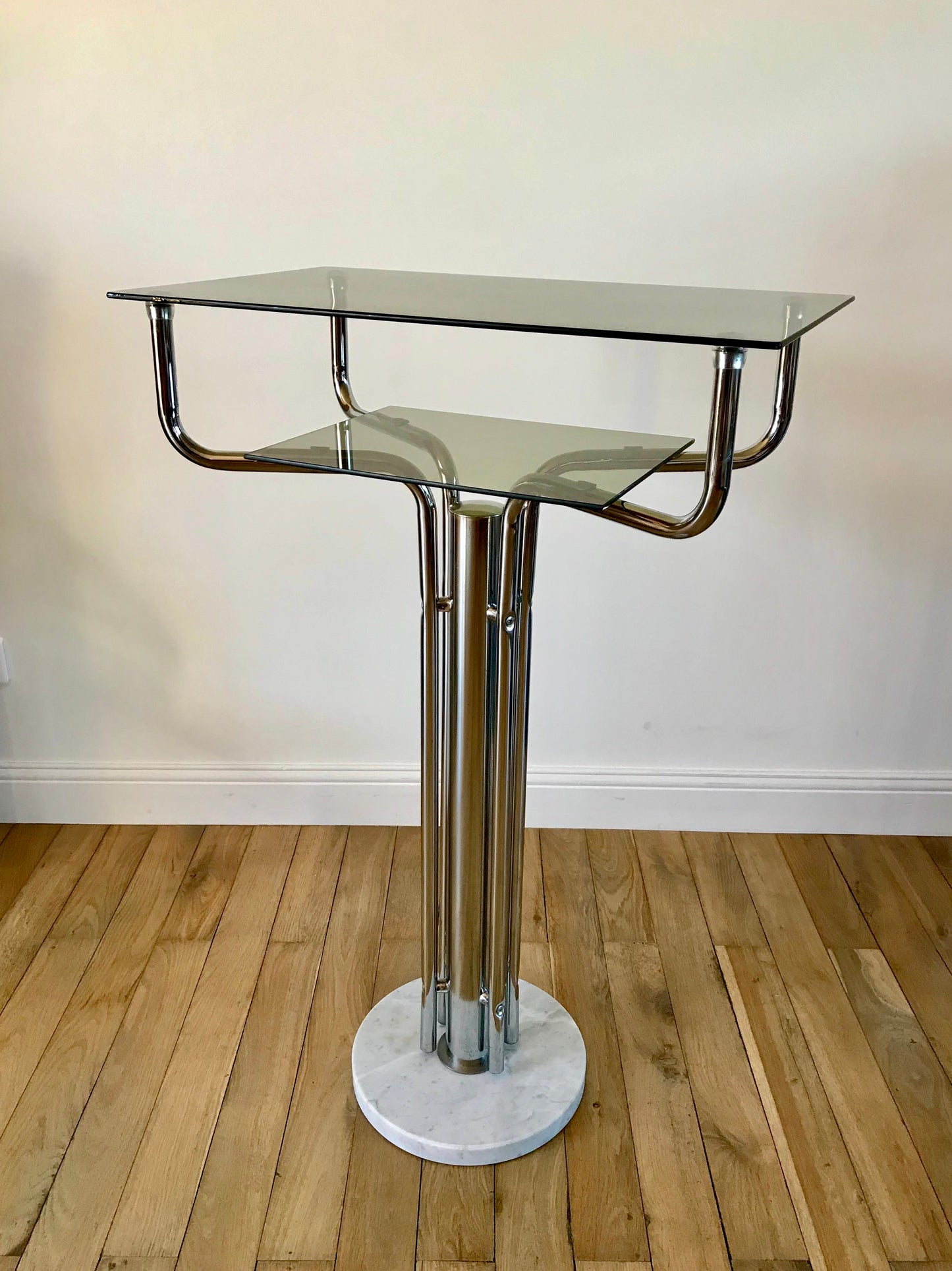 Table d'appoint design en chrome, marbre et verre fumé années 70