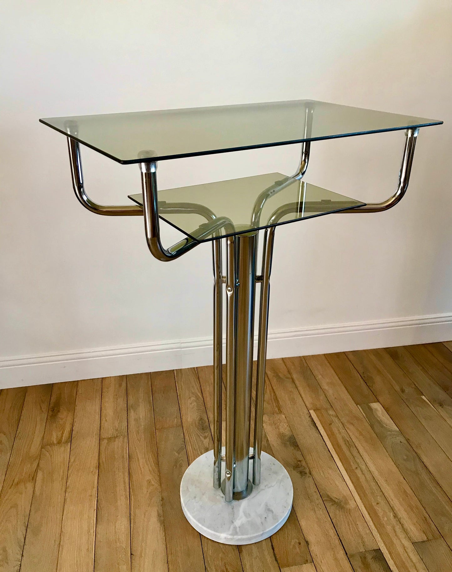 Table d'appoint design en chrome, marbre et verre fumé années 70