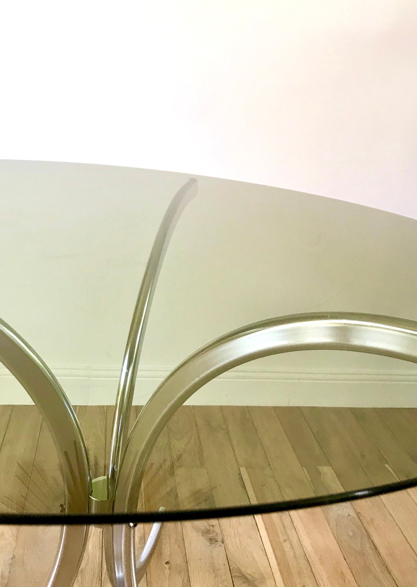 Table à manger en chrome et verre fumé design années 70