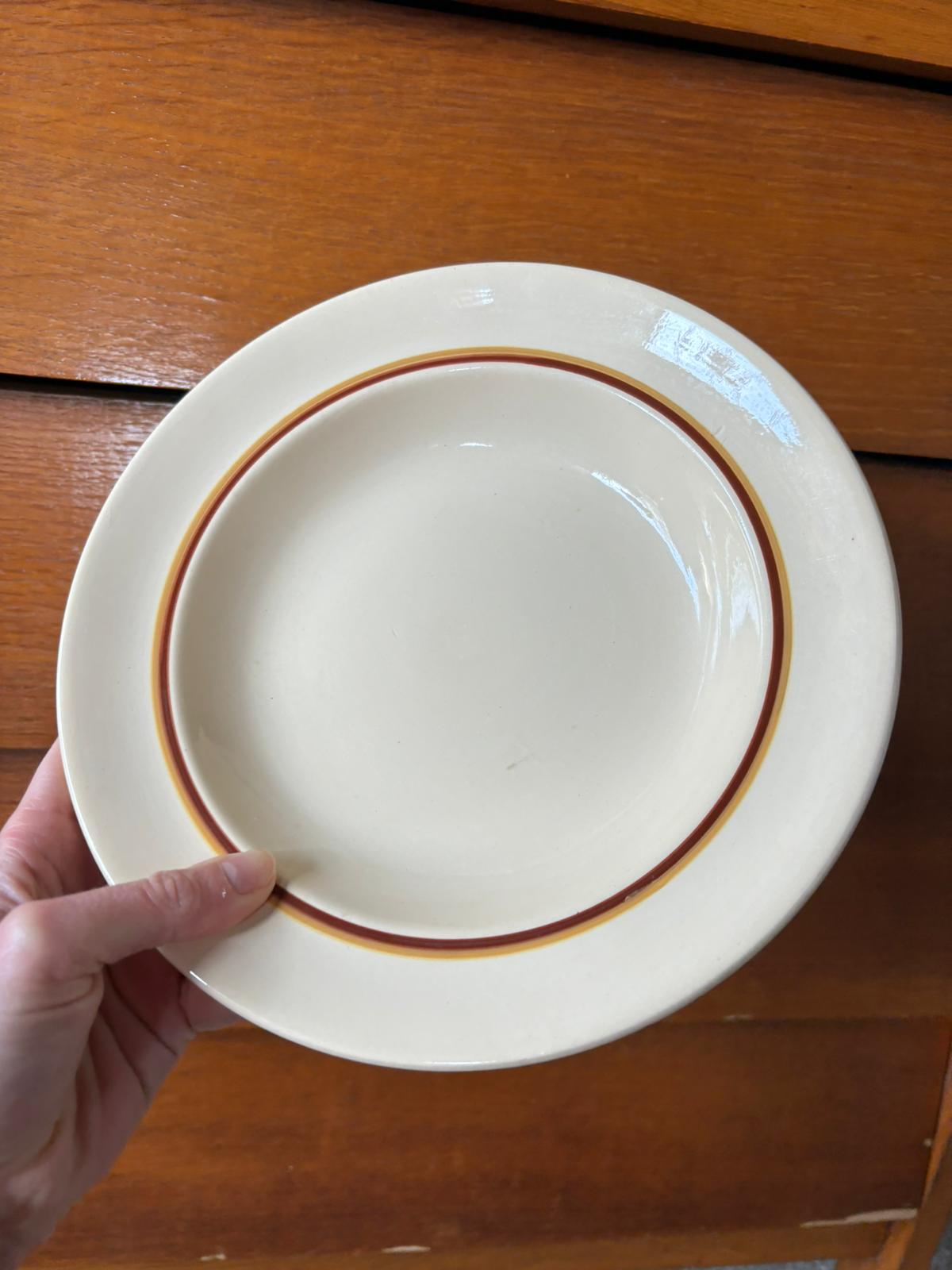 Lot de 6 assiettes creuses Digoin Sarreguemines liseré rouge et jaune 1960